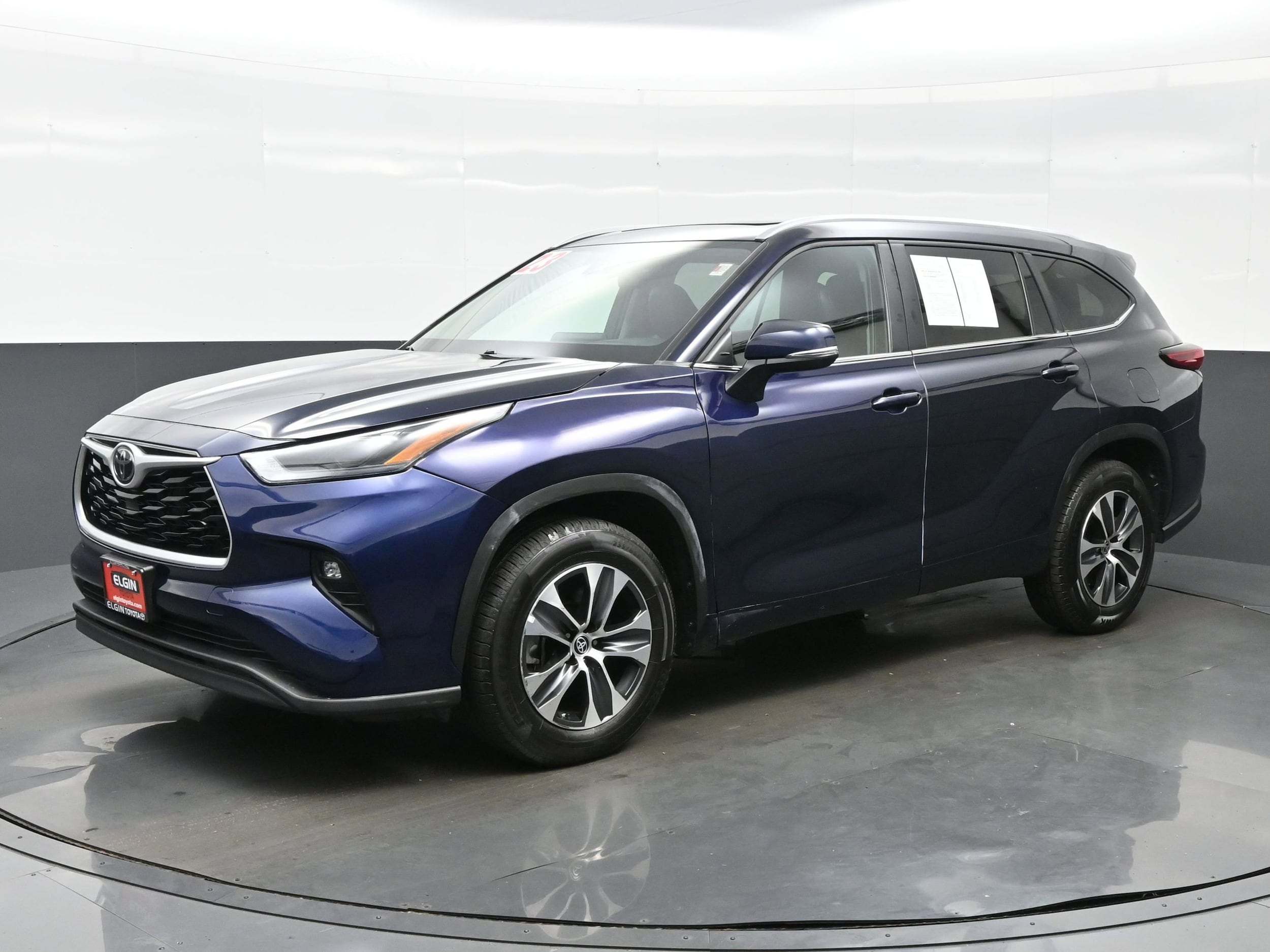 Used 2023 Toyota Highlander XLE with VIN 5TDKDRAH7PS021912 for sale in Streamwood, IL