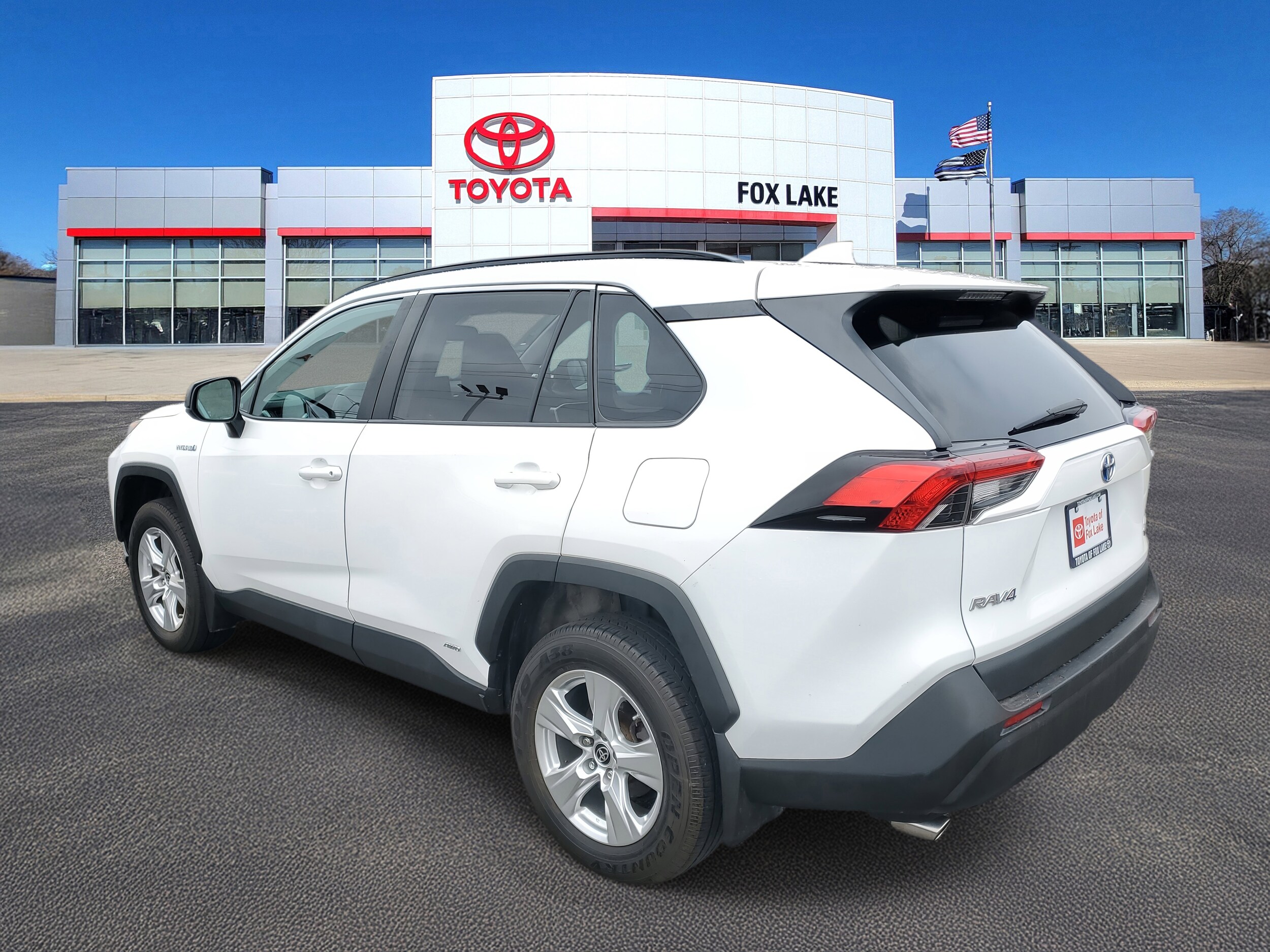 2021 Toyota RAV4 Hybrid LE photo 3