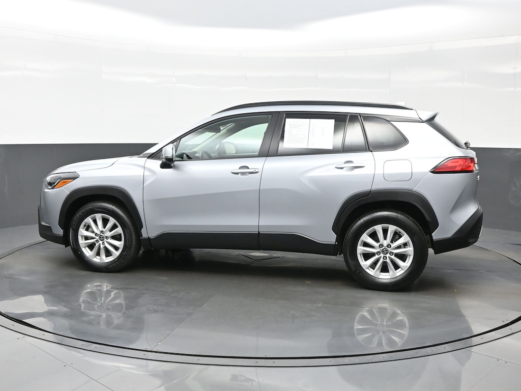 Used 2024 Toyota Corolla Cross LE SUV