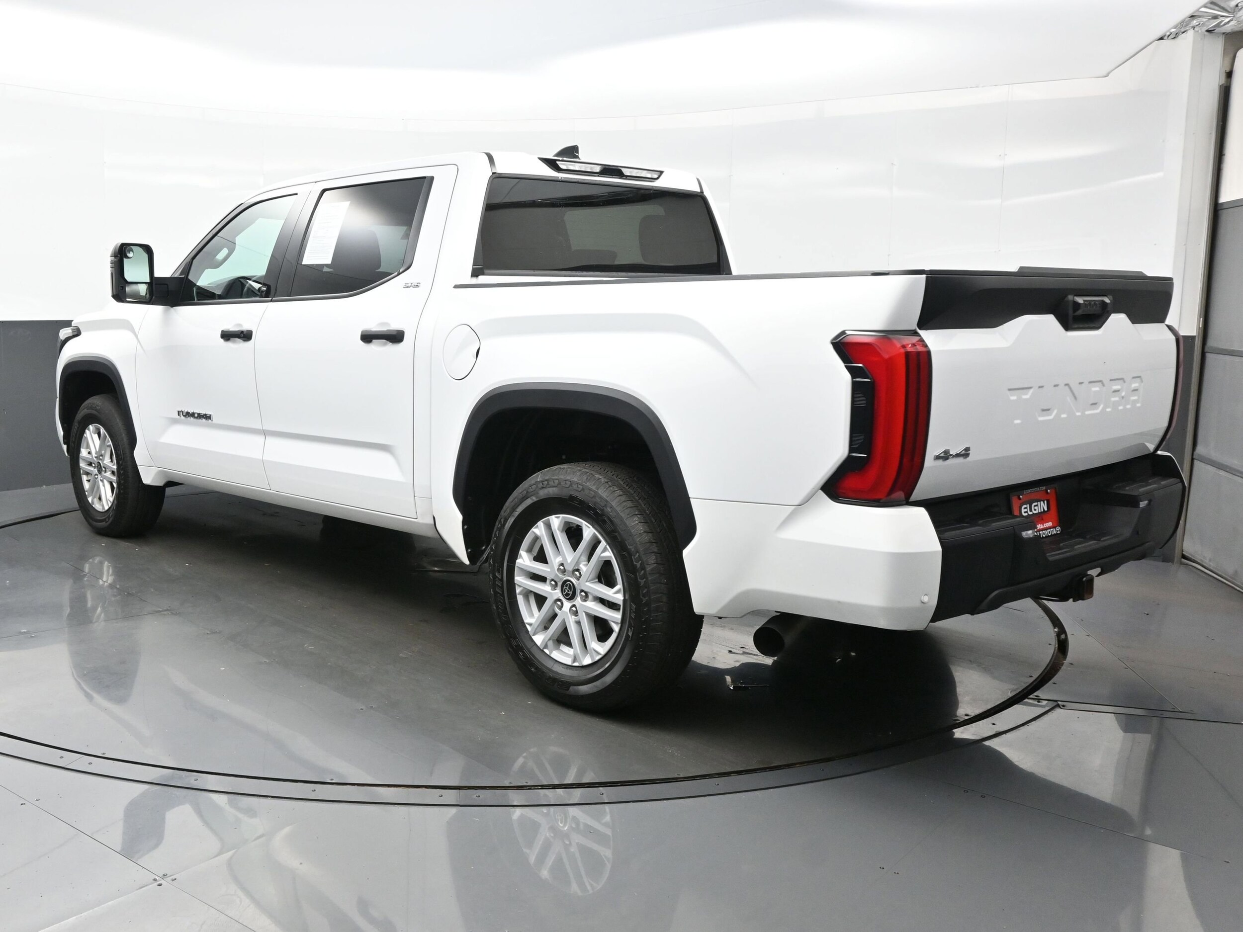 2022 Toyota Tundra SR5 CrewMax photo 4