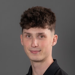 Staff member Oskar Stelmach from ID_b965b523ac69