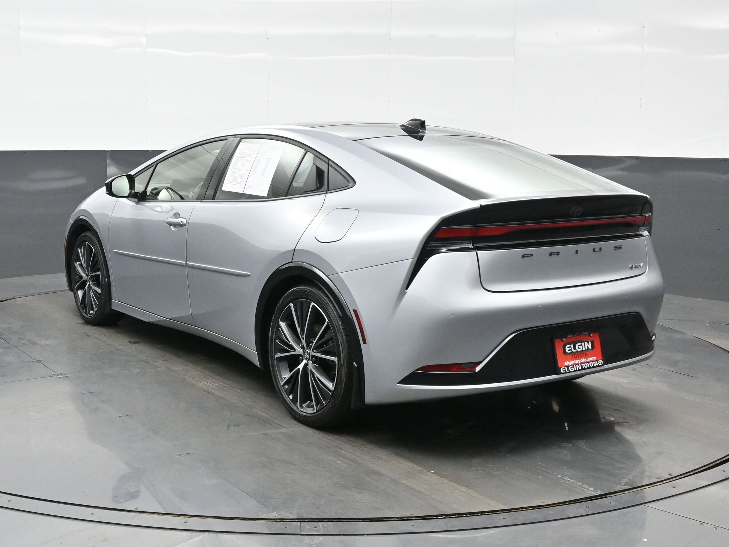 2025 Toyota Prius XLE photo 4