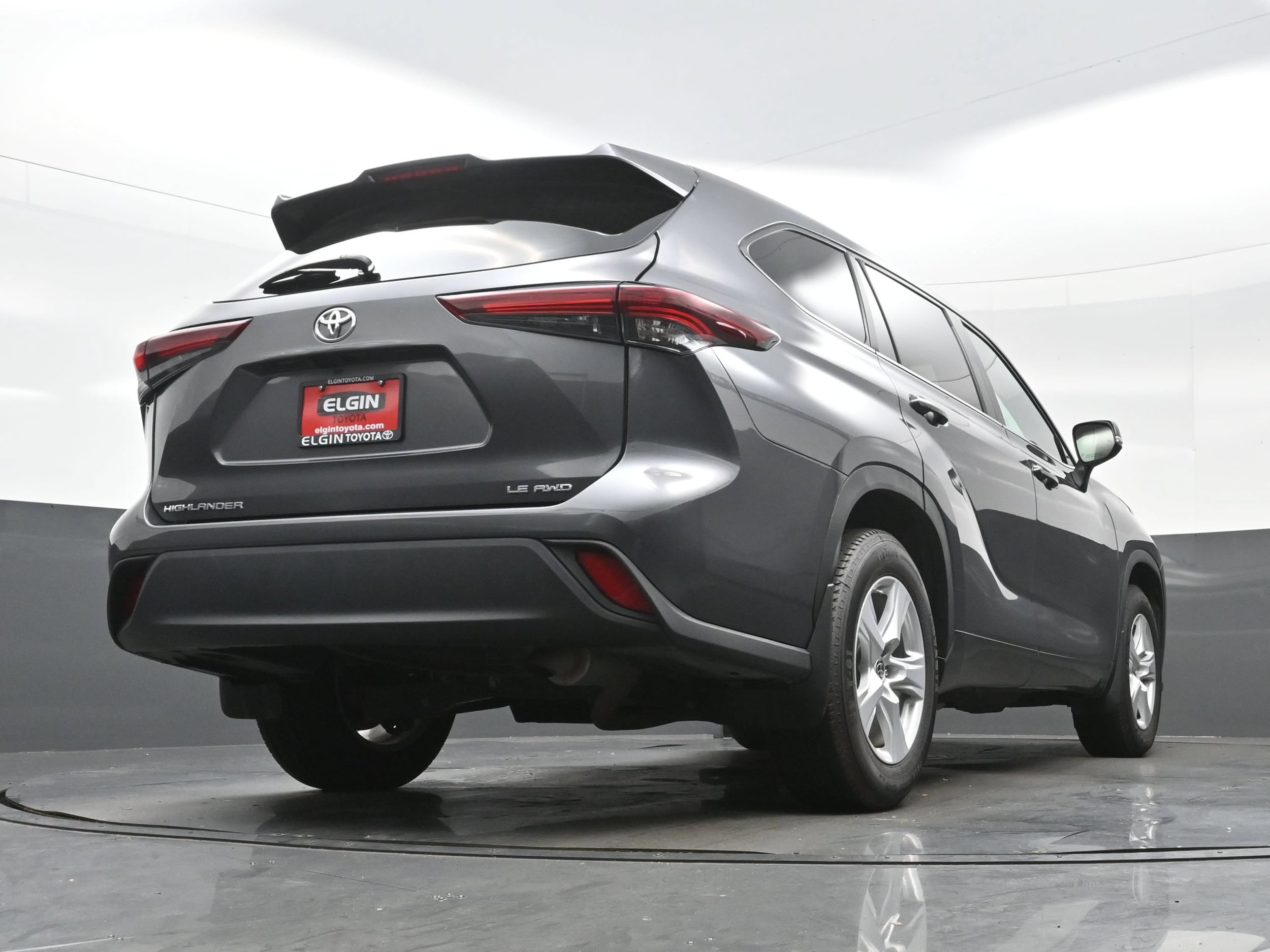 2024 Toyota Highlander LE - Photo 32