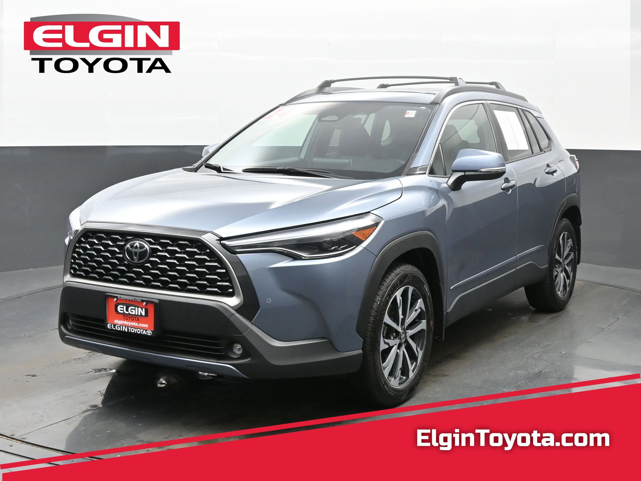 2024 Toyota Corolla Cross XLE's photo