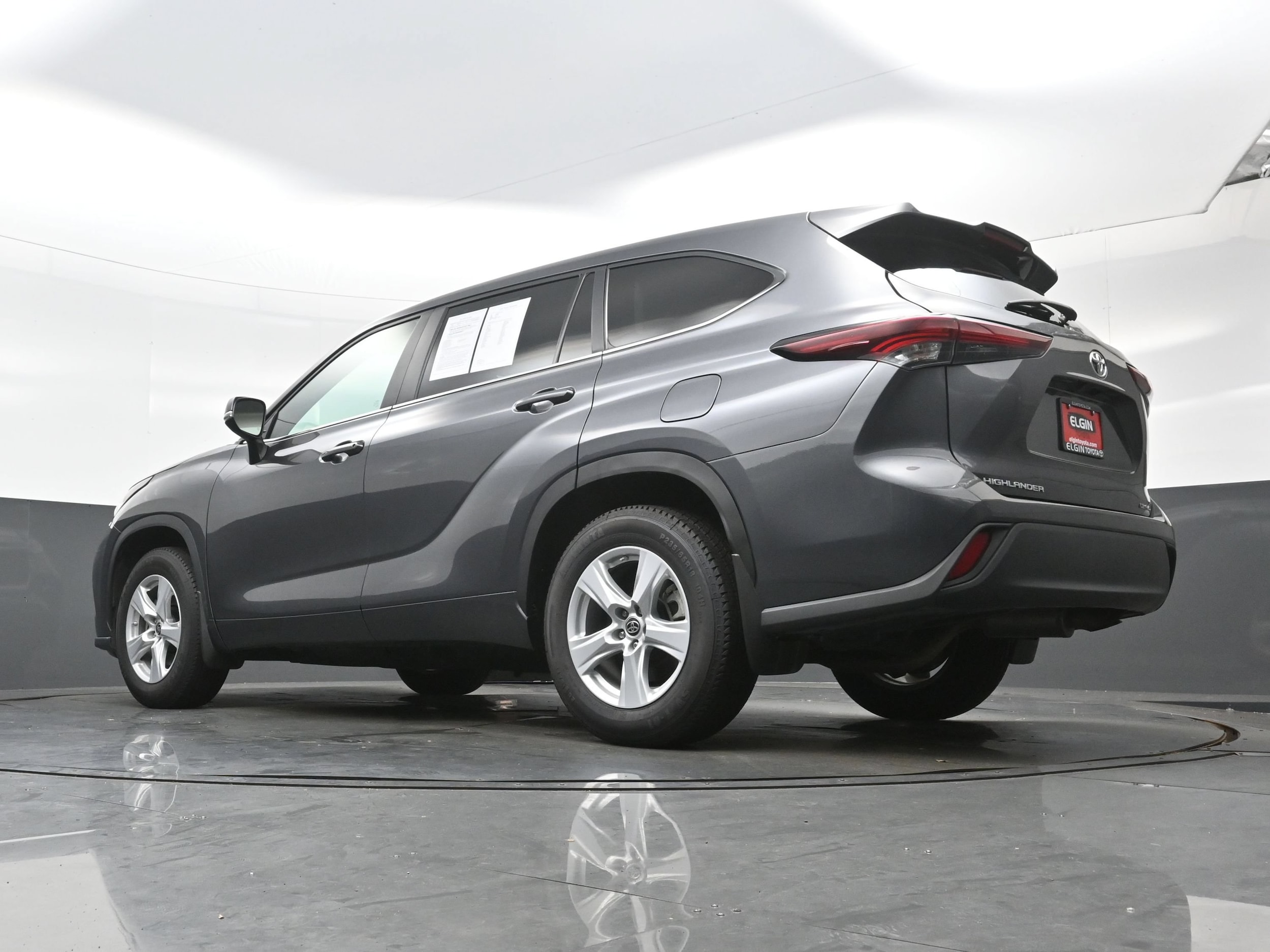 2024 Toyota Highlander LE - Photo 31