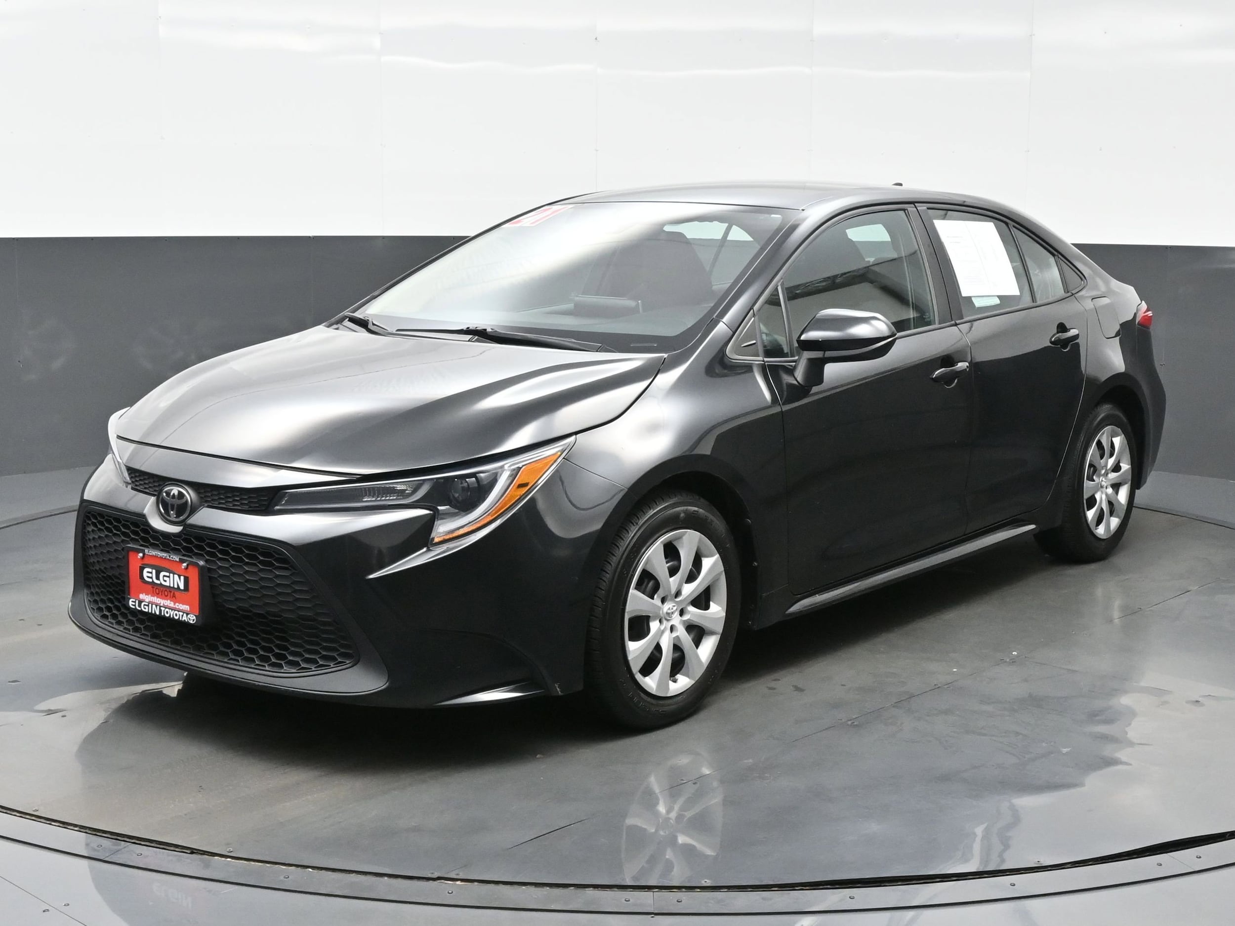 Used 2021 Toyota Corolla LE with VIN 5YFEPMAE8MP220906 for sale in Streamwood, IL