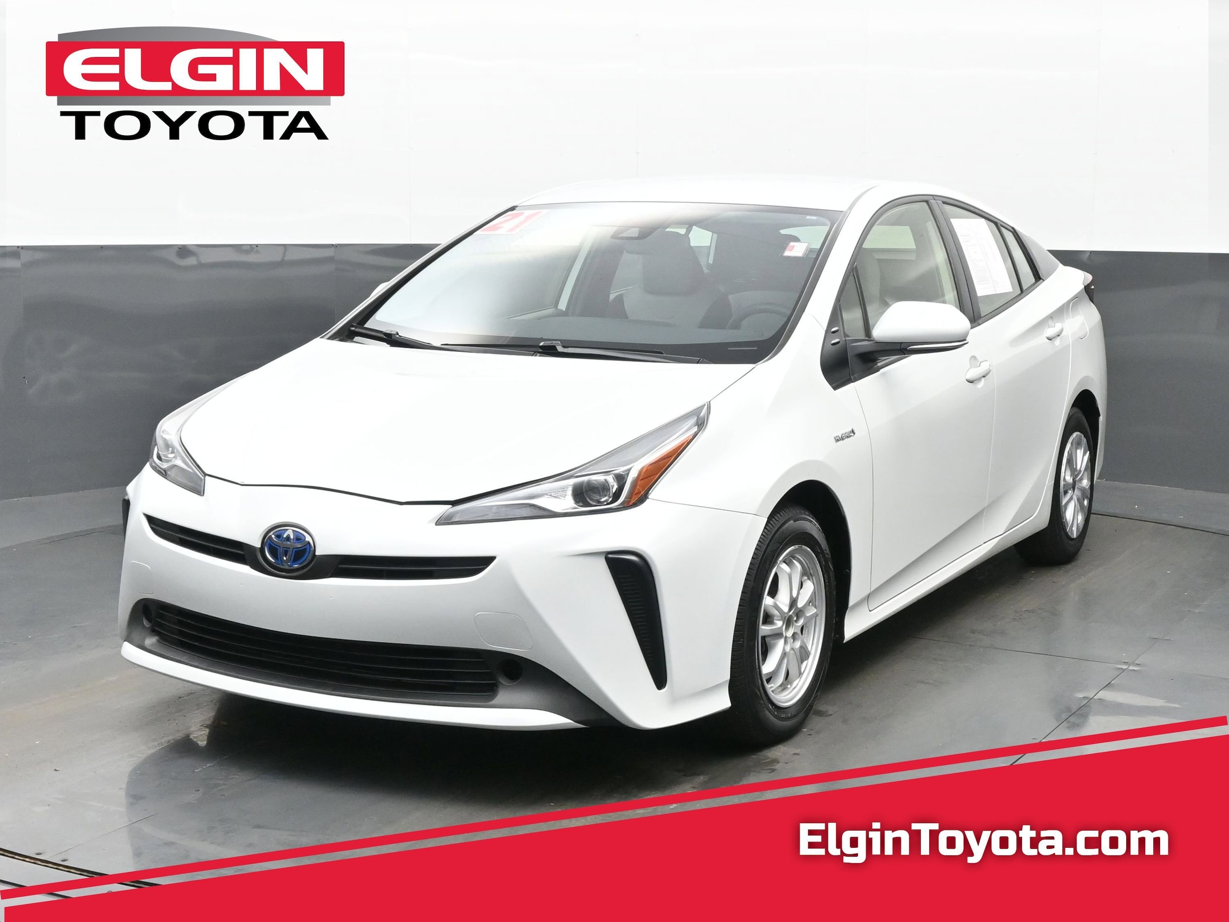 2021 Toyota Prius LE's photo