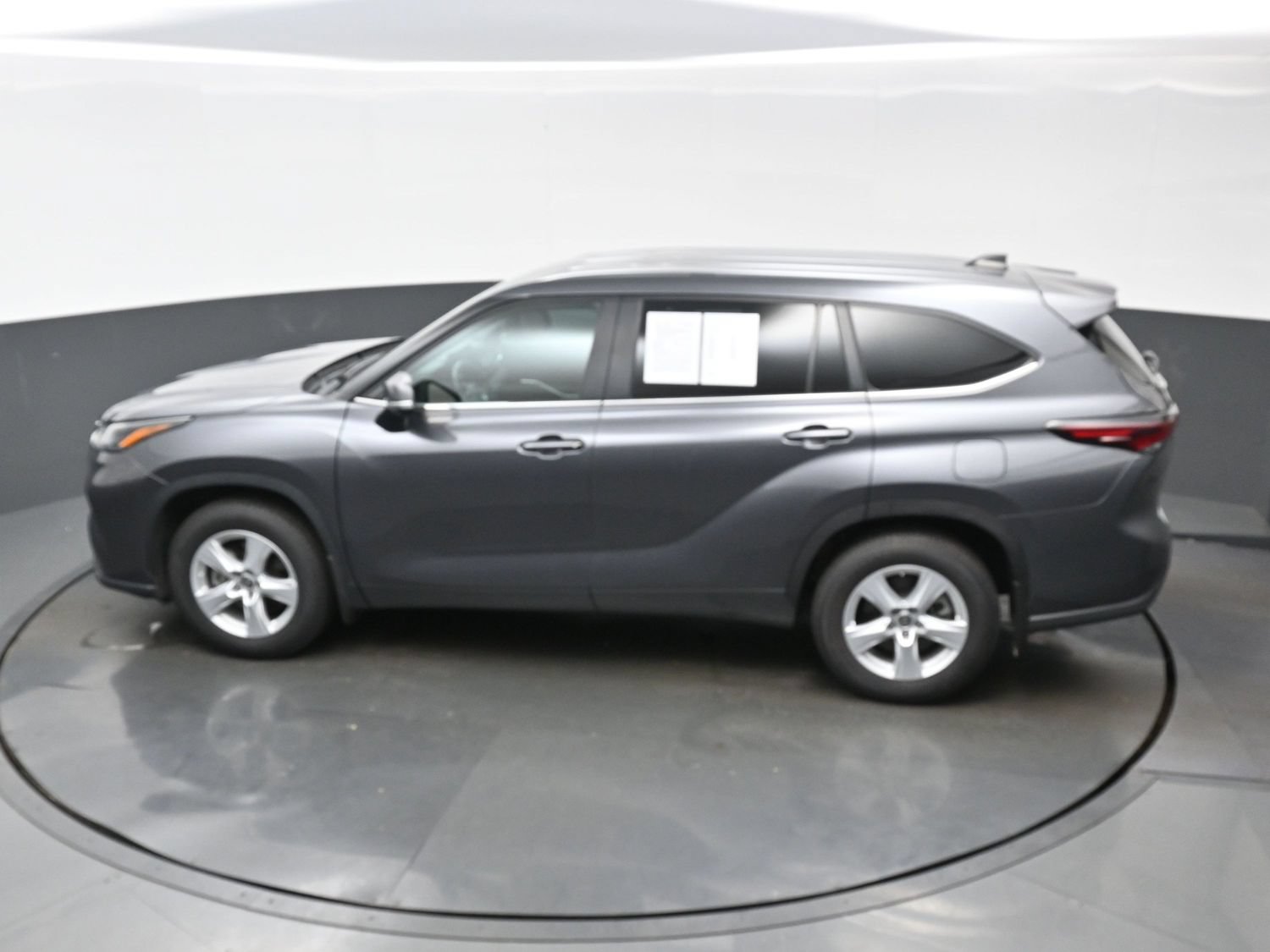 2024 Toyota Highlander LE - Photo 38