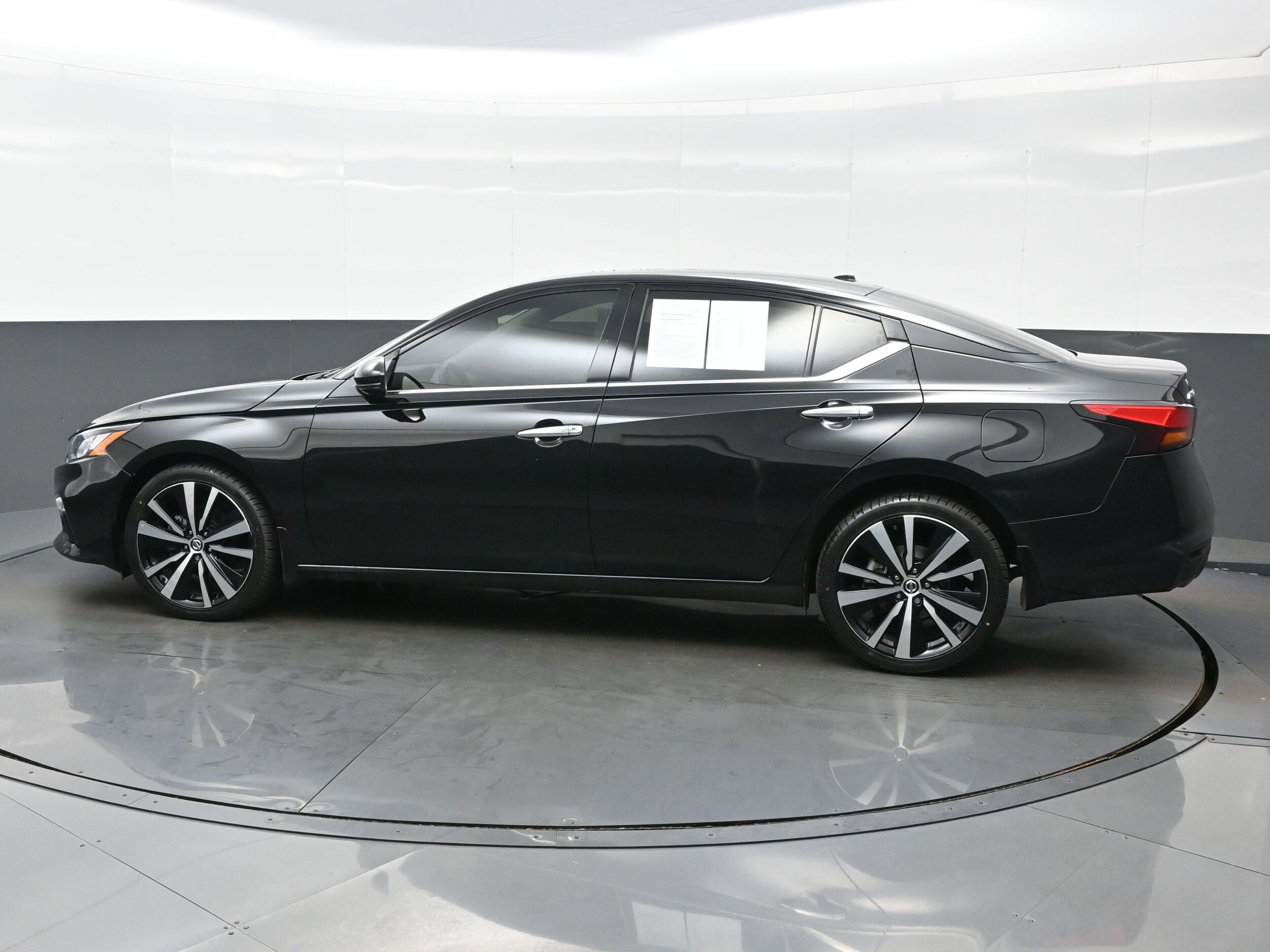 2021 Nissan Altima 2.5 Platinum photo 3