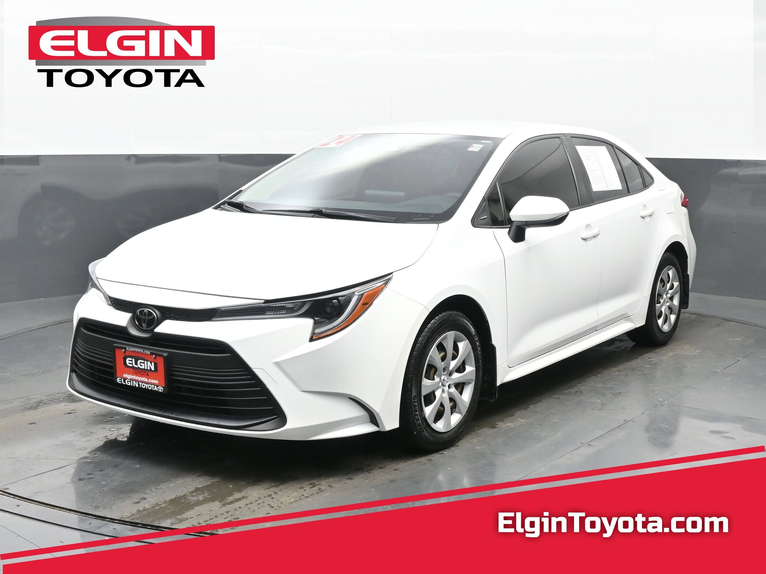 2024 Toyota Corolla LE's photo