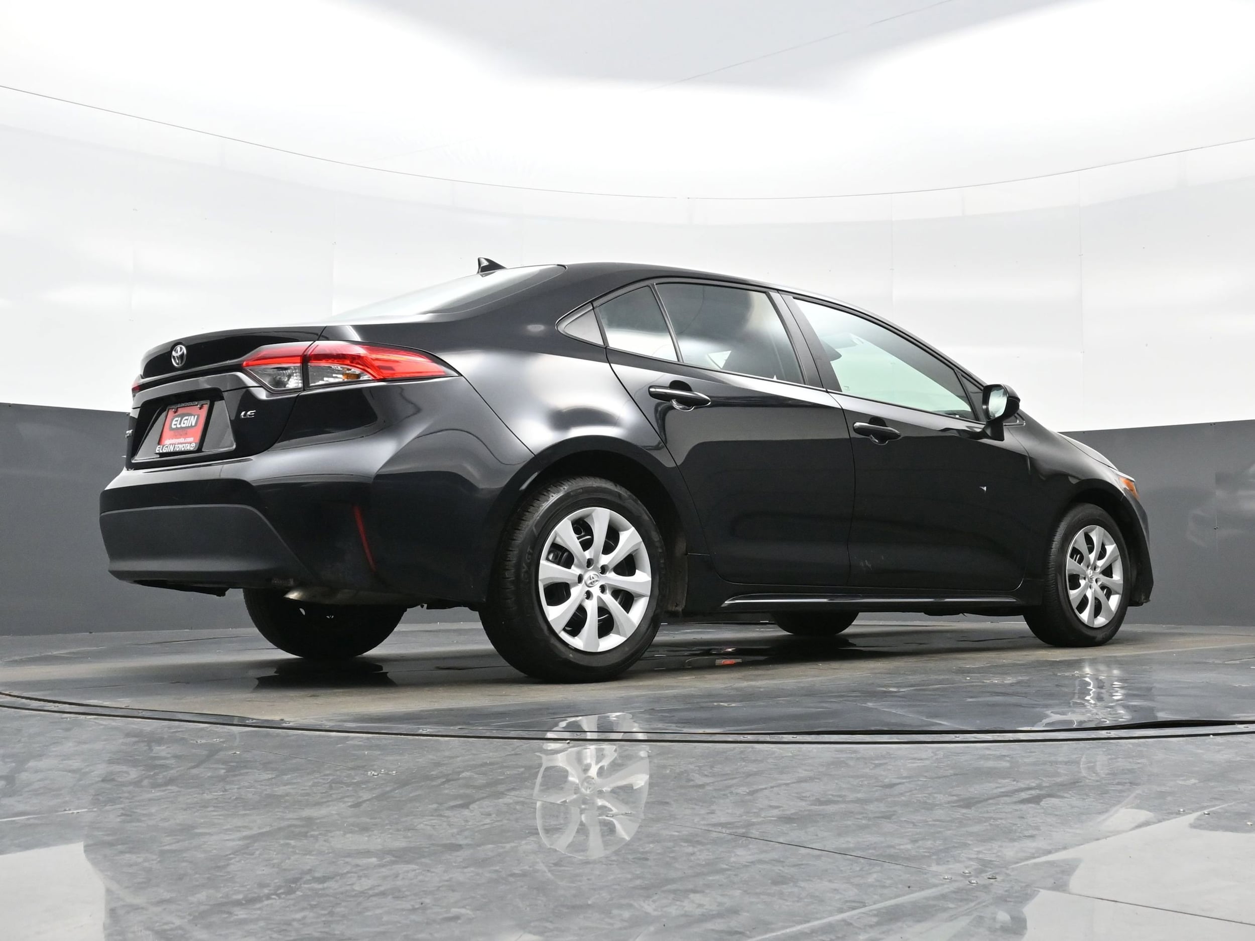 2025 Toyota Corolla LE - Photo 30