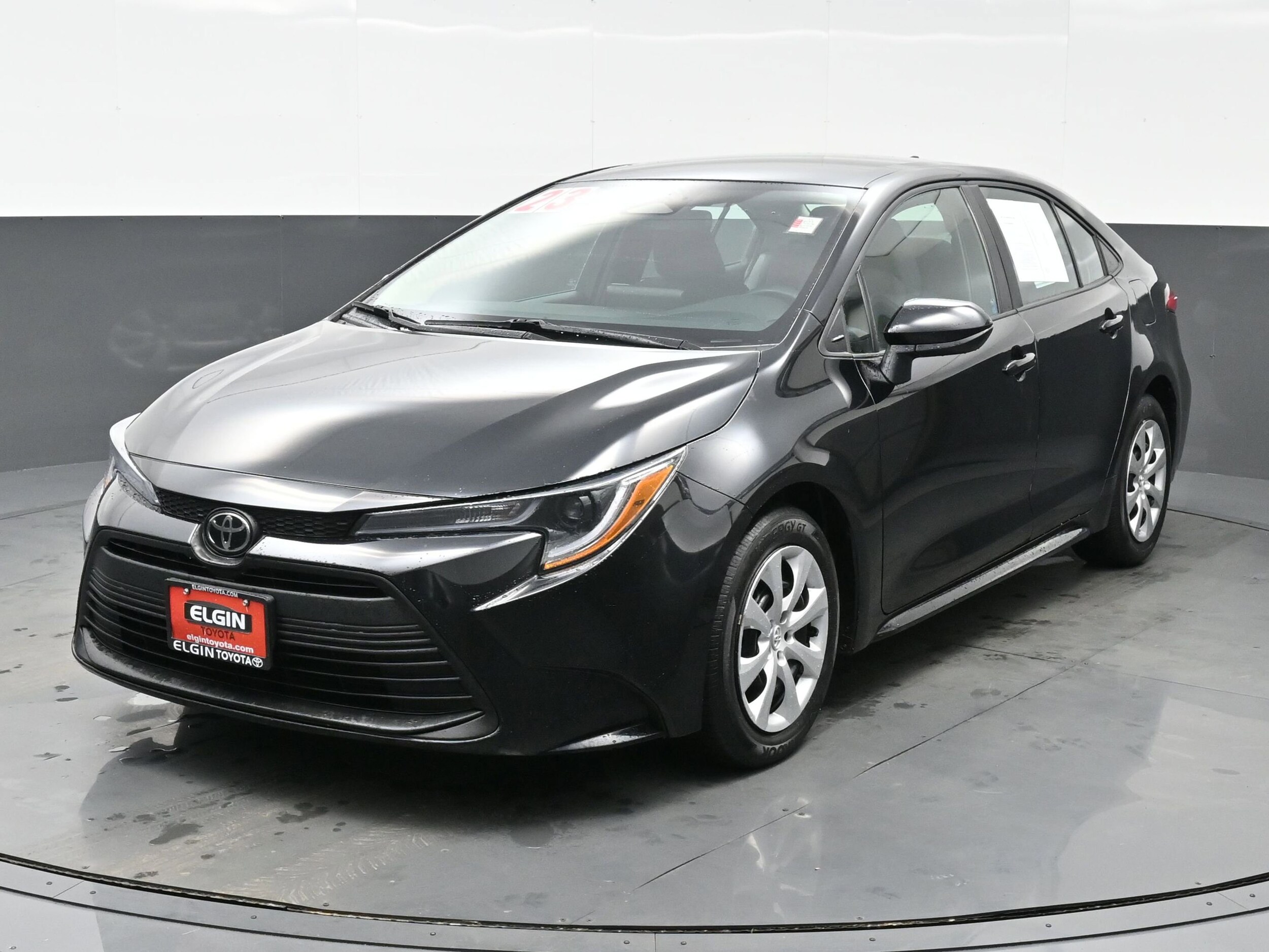 2023 Toyota Corolla LE photo 2