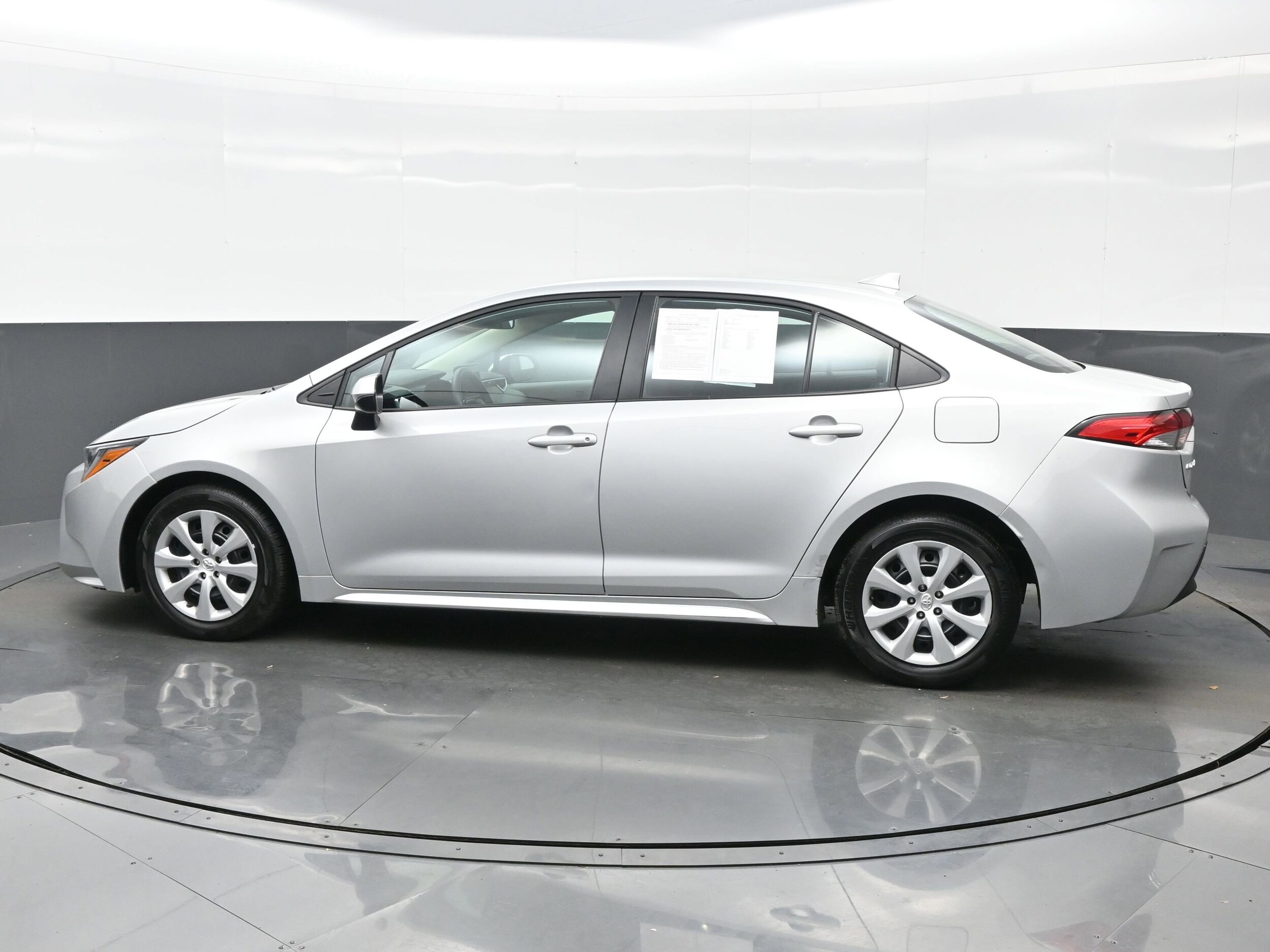 2024 Toyota Corolla LE photo 3