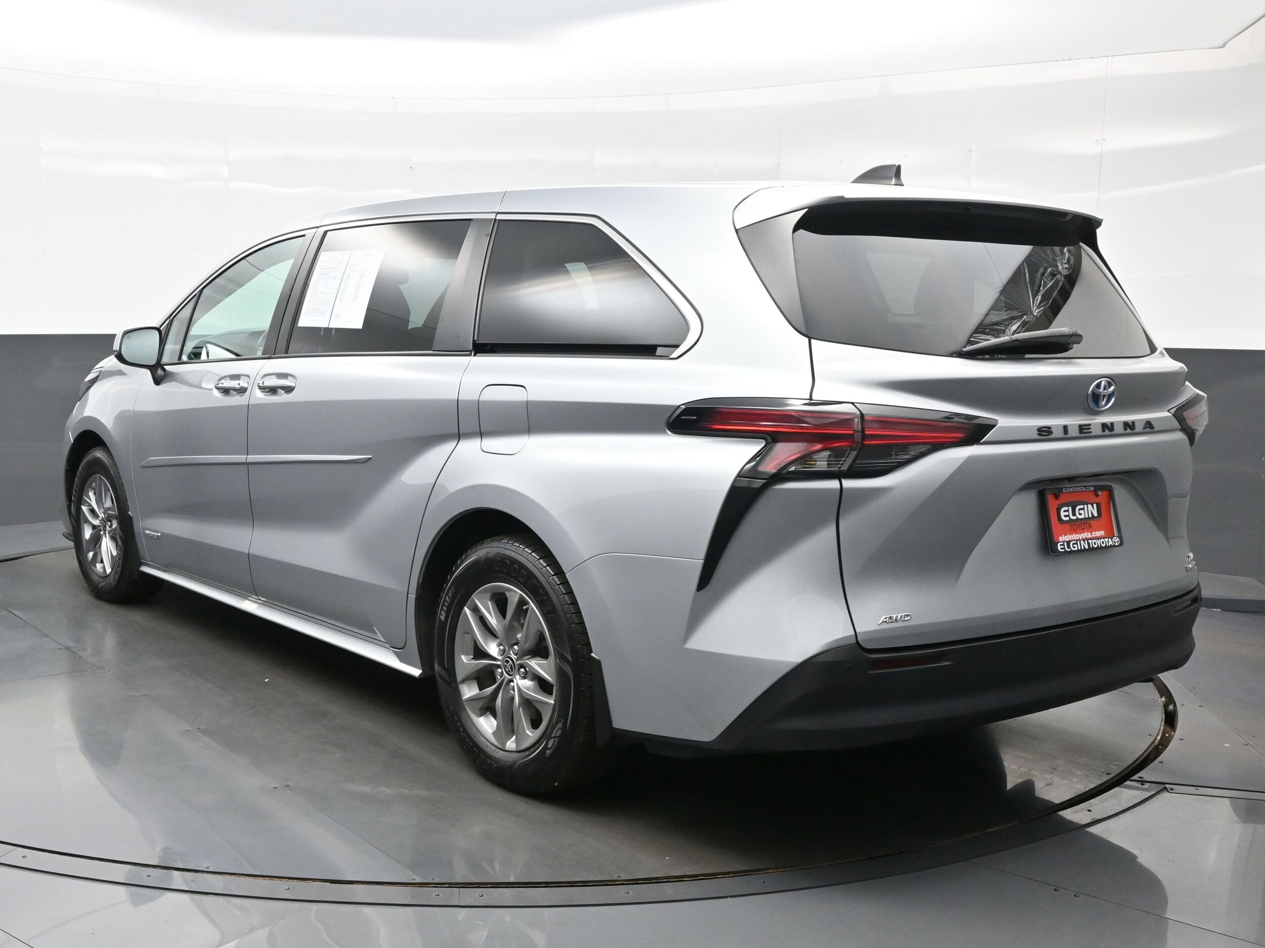 2021 Toyota Sienna XLE photo 4