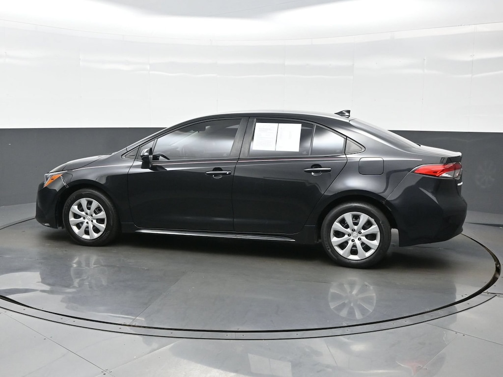 Used 2021 Toyota Corolla LE Sedan