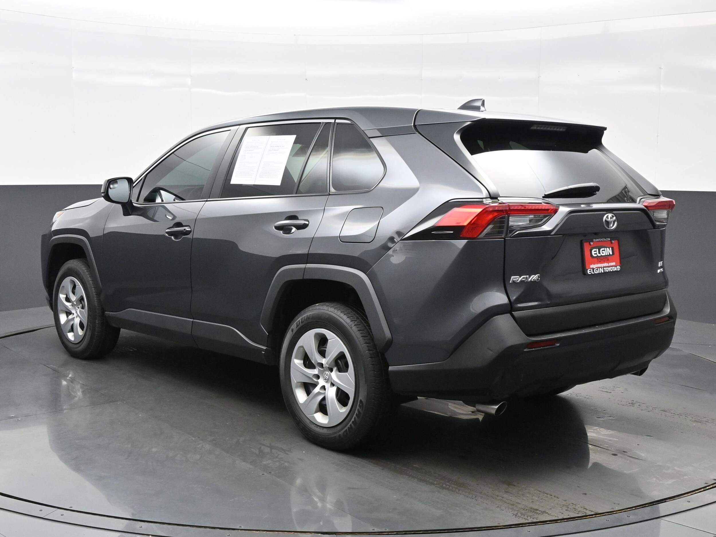 2022 Toyota RAV4 LE photo 4