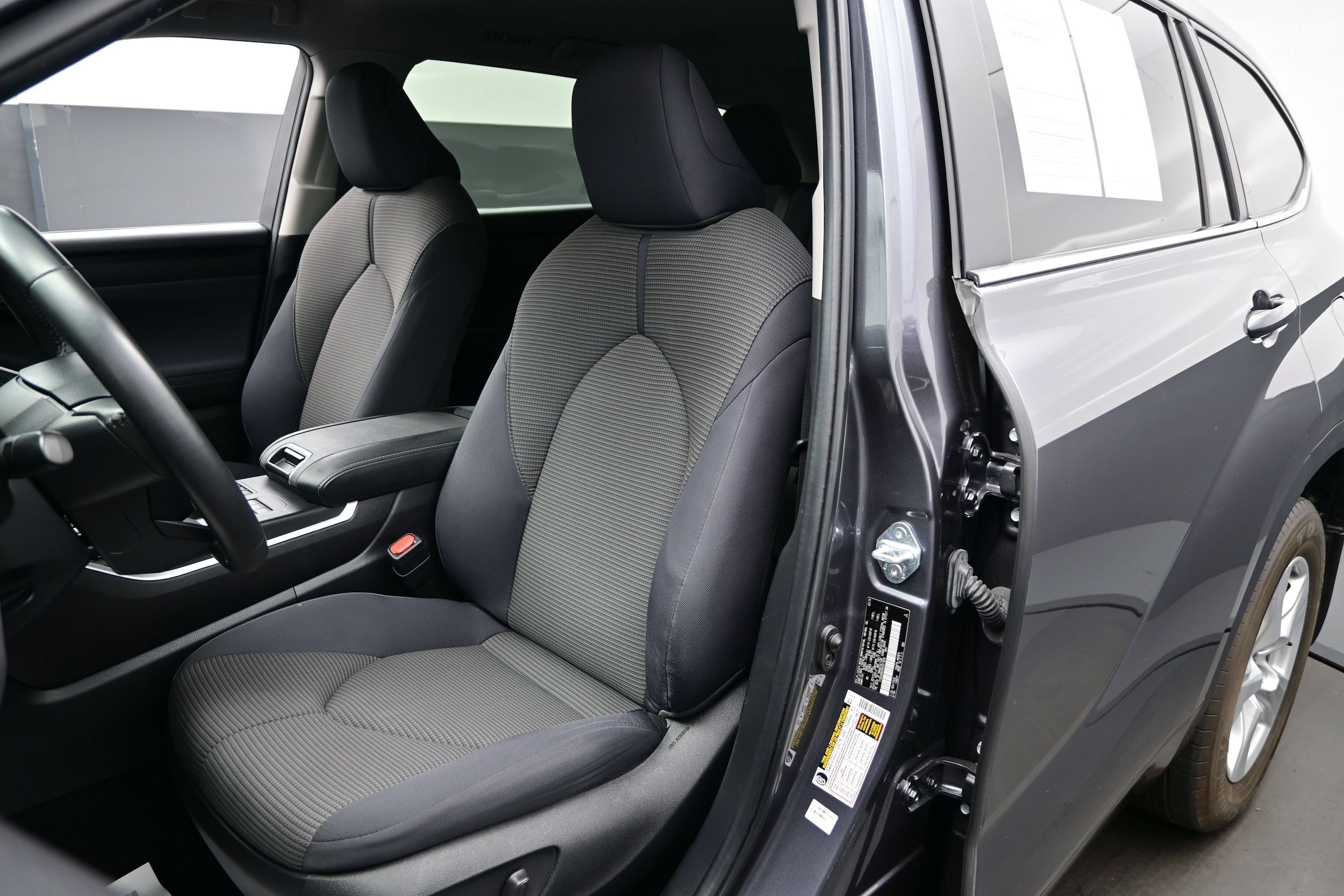 2024 Toyota Highlander LE - Photo 12