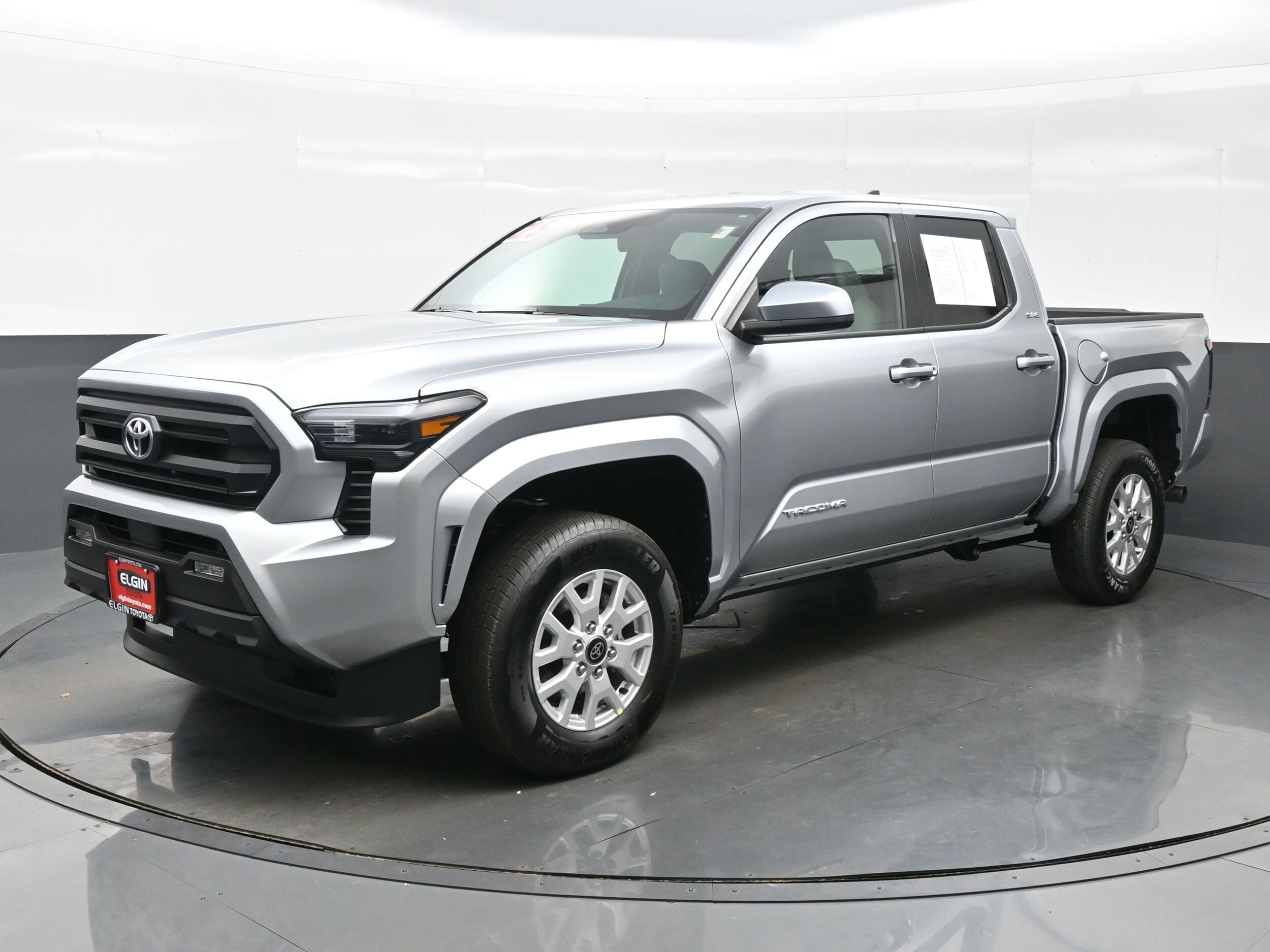 2025 Toyota Tacoma SR5 Double Cab 4x4 photo 2