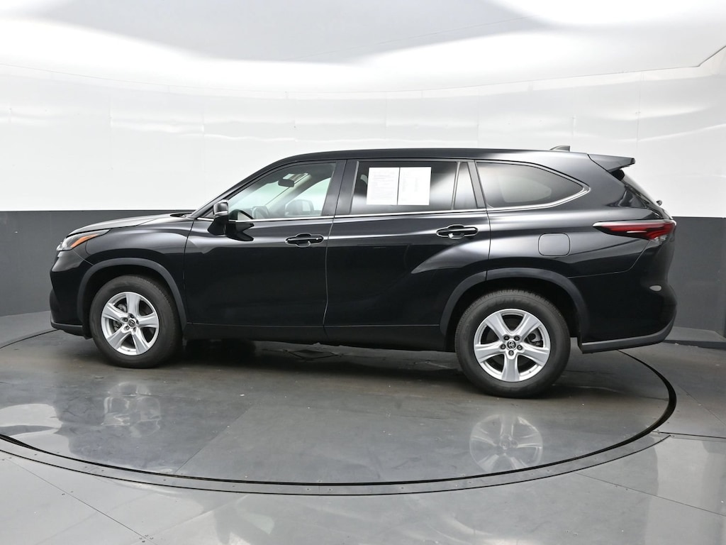 Used 2024 Toyota Highlander LE SUV