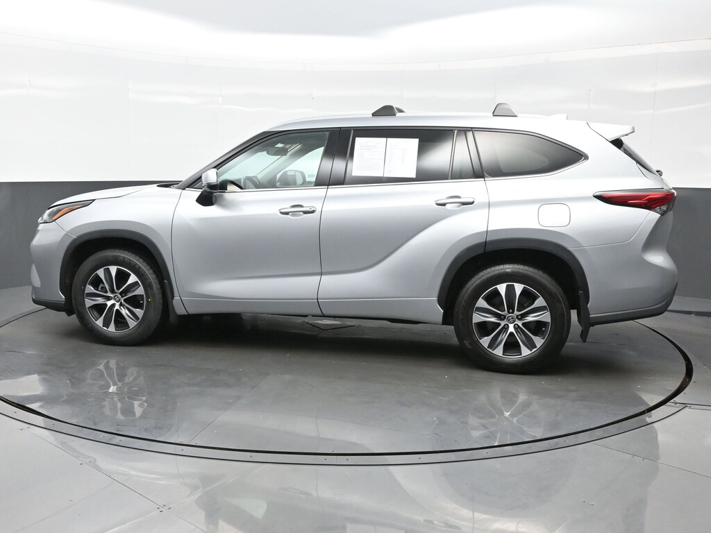 Used 2022 Toyota Highlander XLE SUV