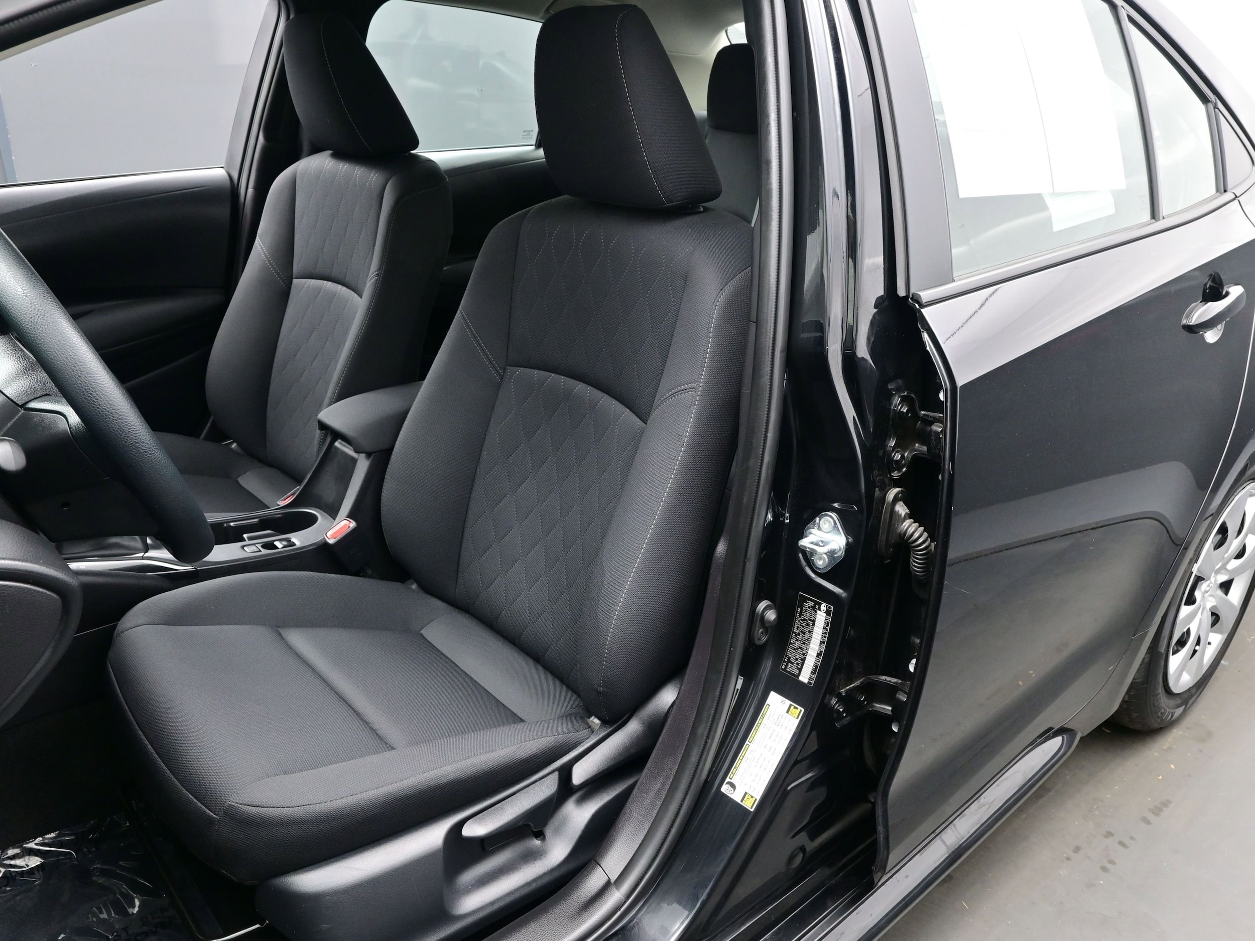 2025 Toyota Corolla LE - Photo 11