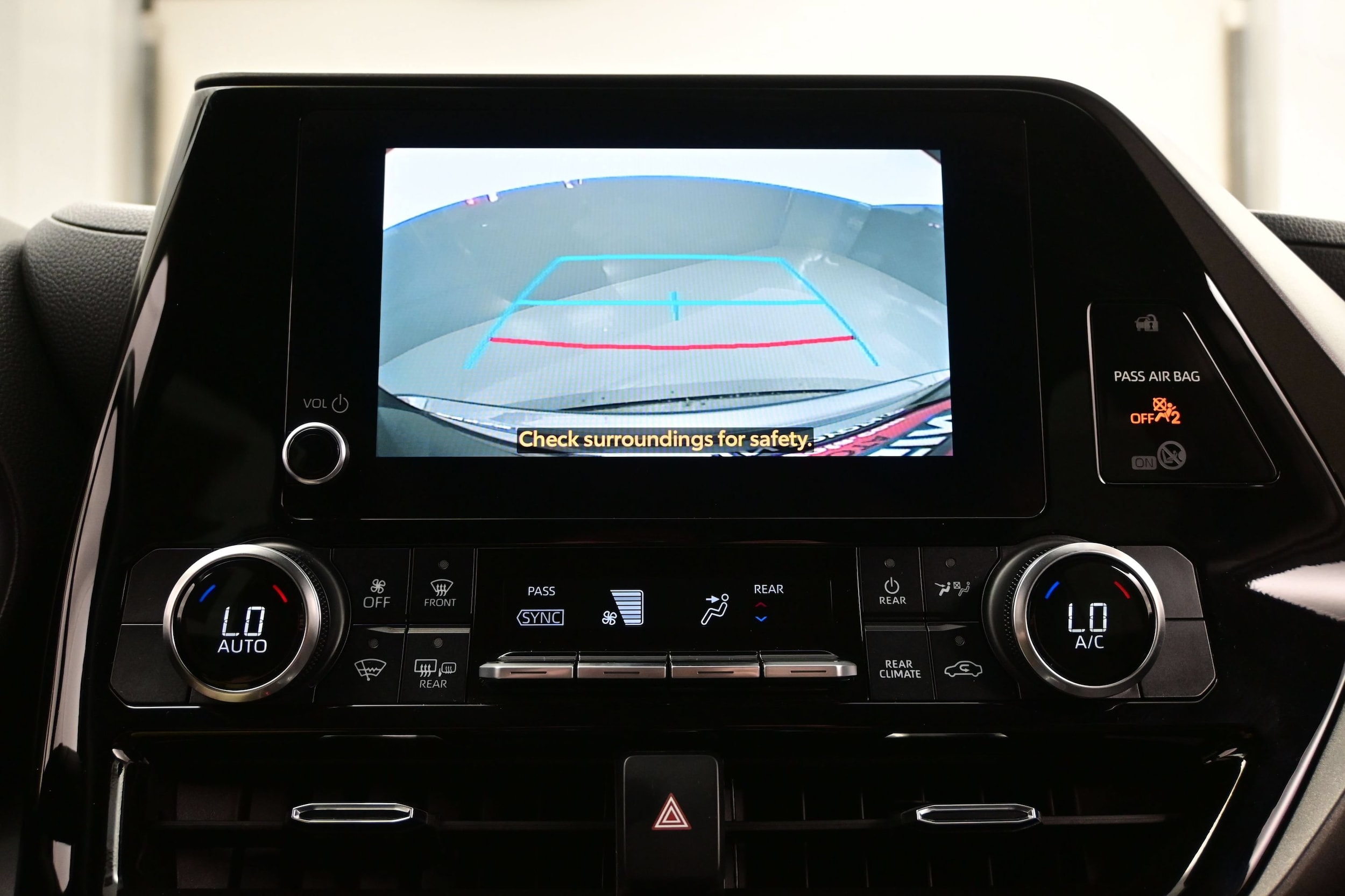 2024 Toyota Highlander LE - Photo 19