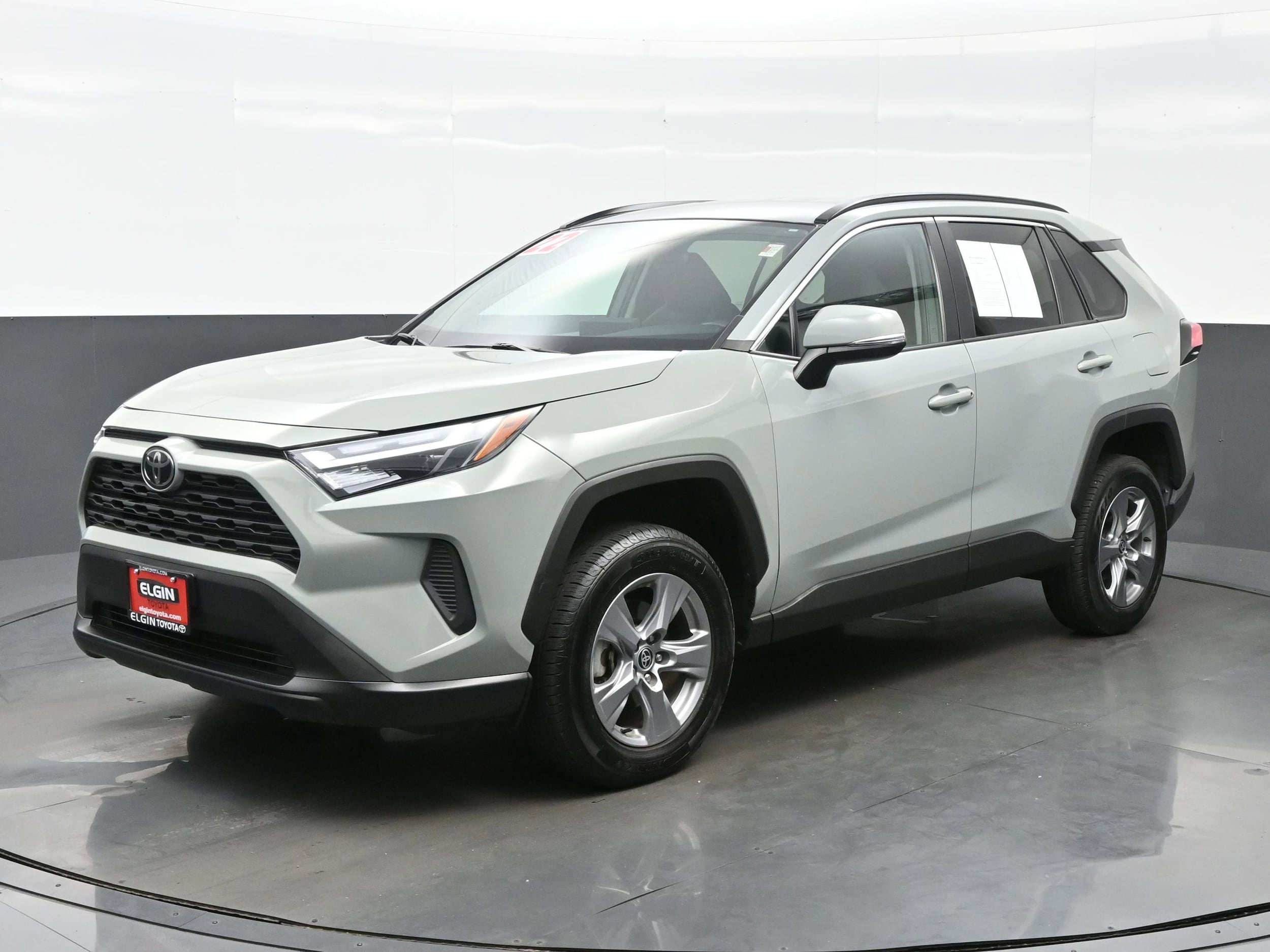 Used 2022 Toyota RAV4 XLE with VIN 2T3P1RFV2NW283569 for sale in Streamwood, IL