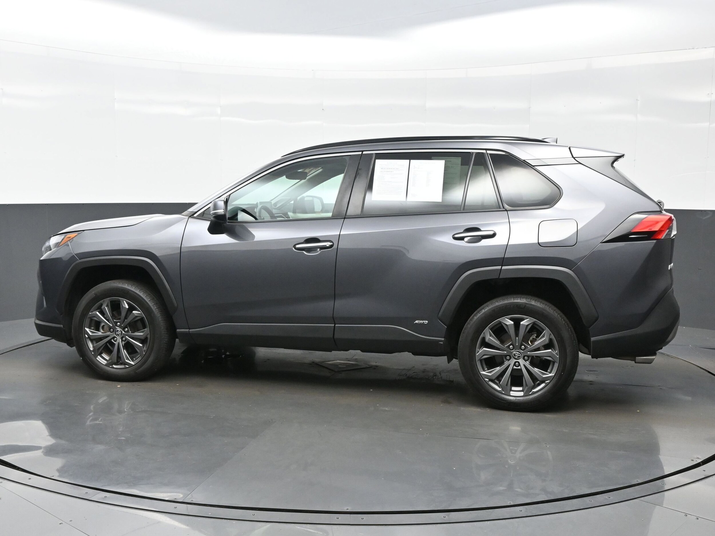 2022 Toyota RAV4 Hybrid Limited photo 3