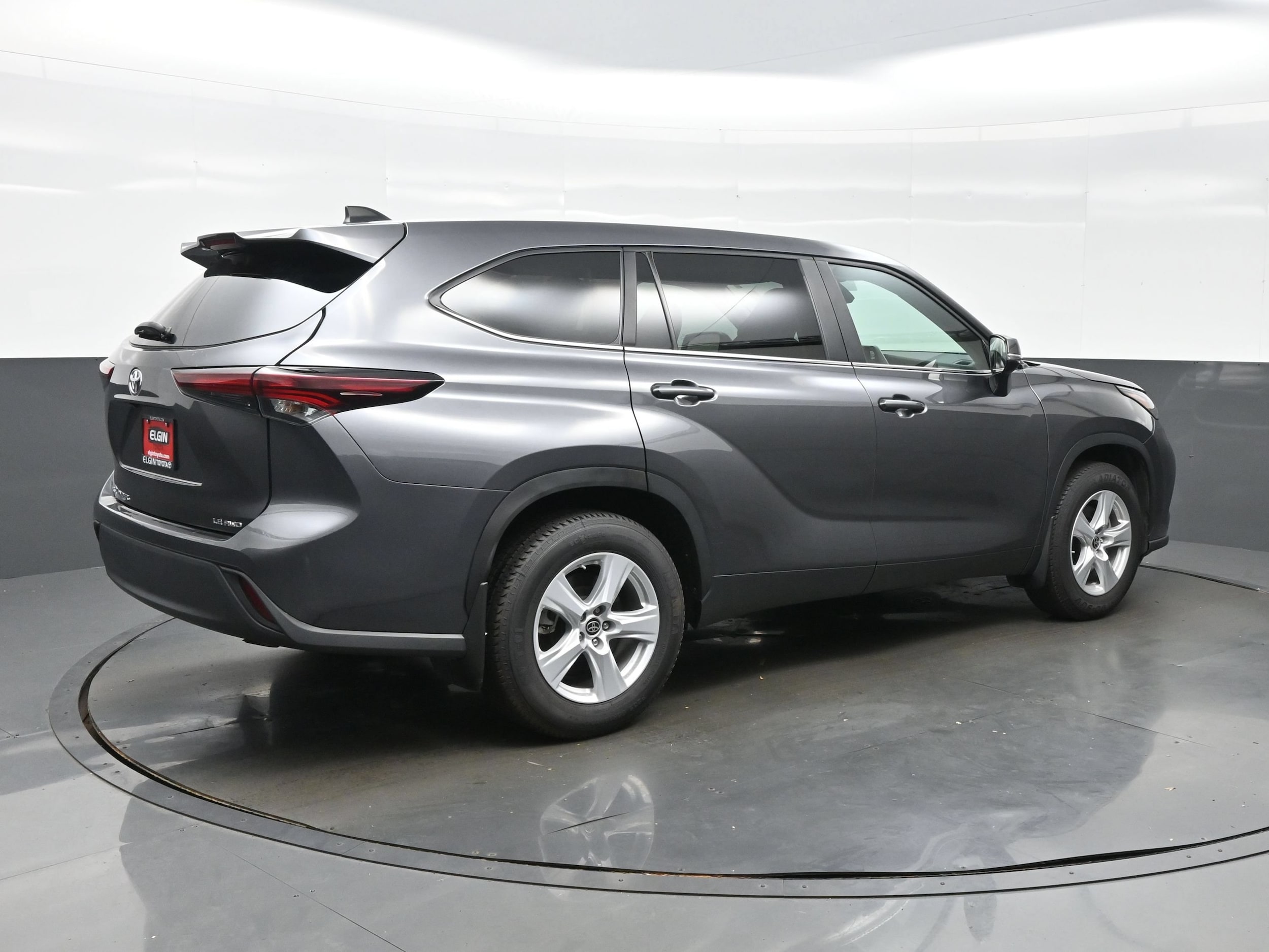 2024 Toyota Highlander LE - Photo 6