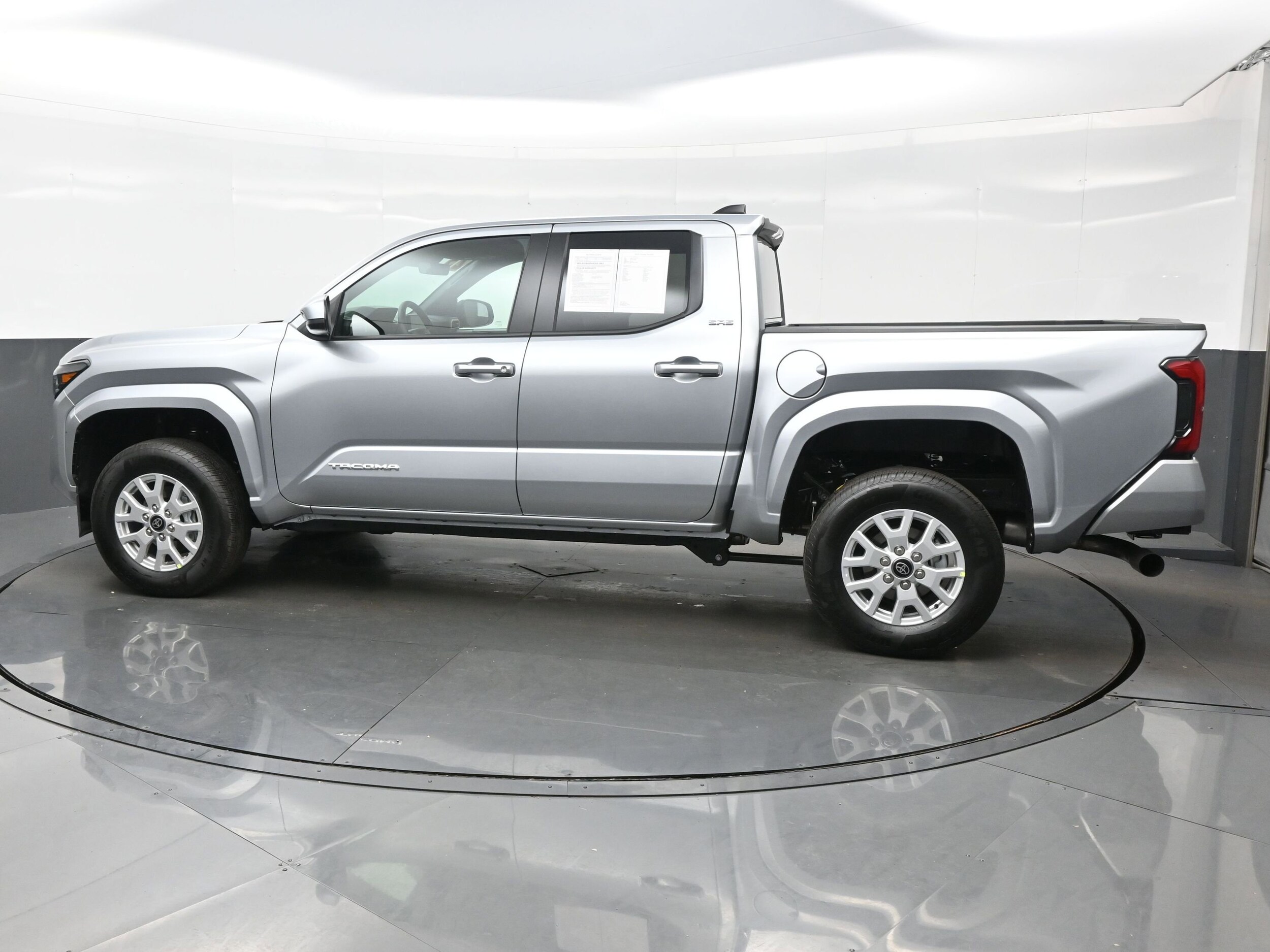 2025 Toyota Tacoma SR5 Double Cab 4x4 photo 3