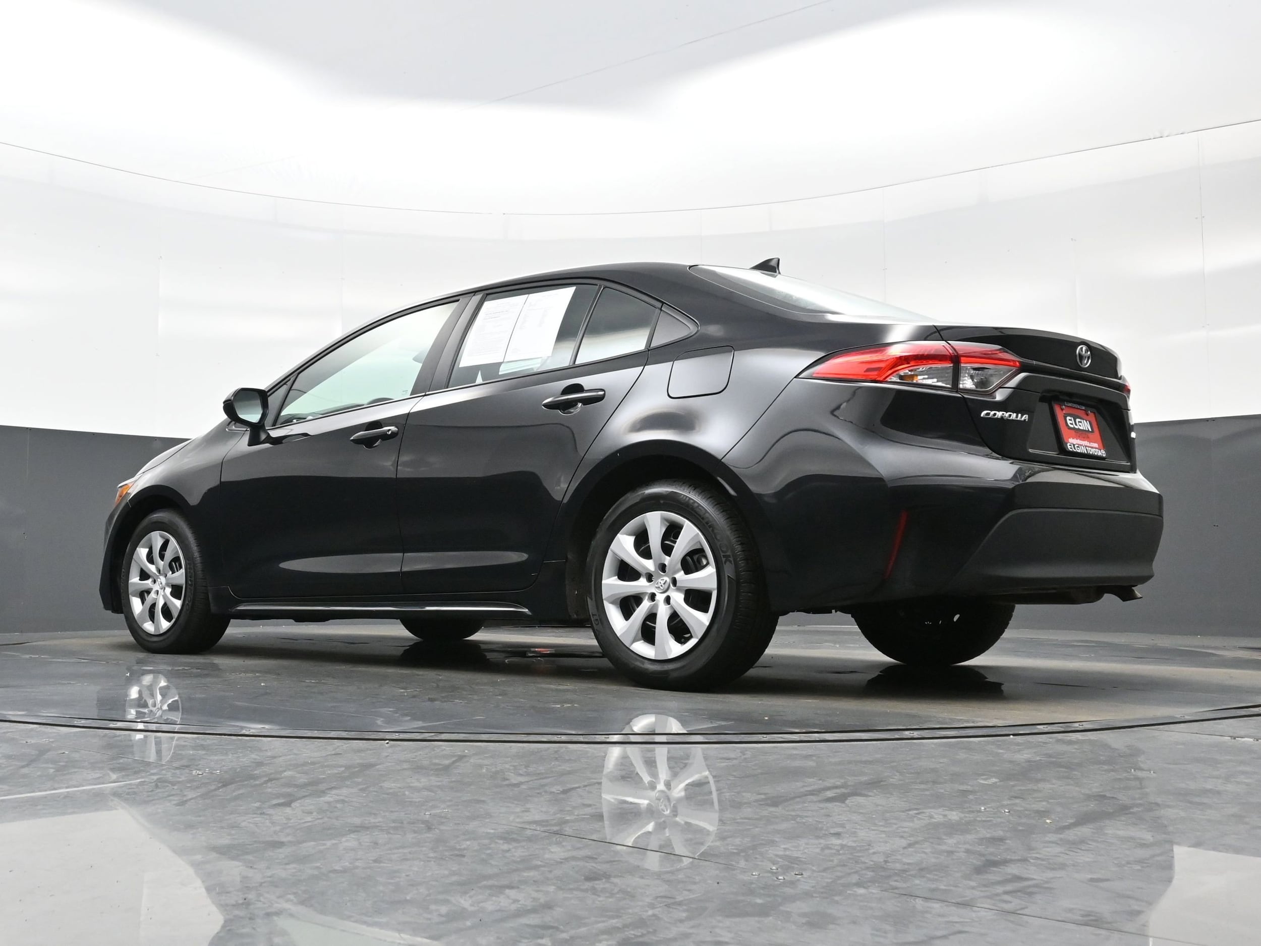 2025 Toyota Corolla LE - Photo 28