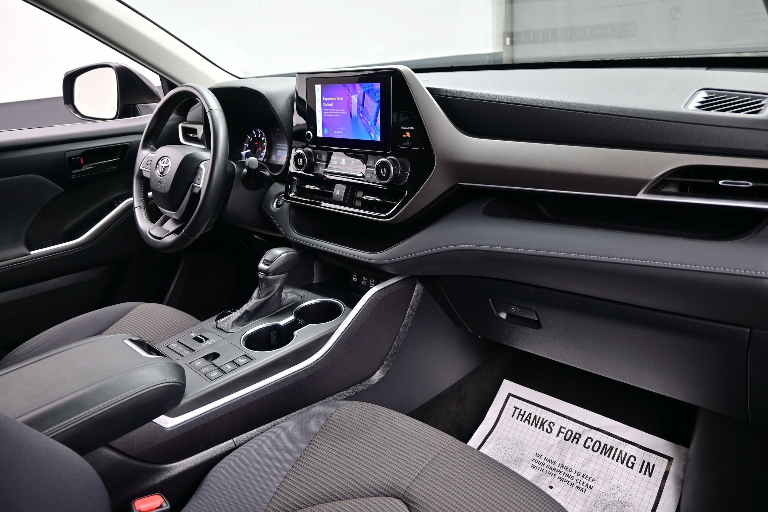 2024 Toyota Highlander LE - Photo 15