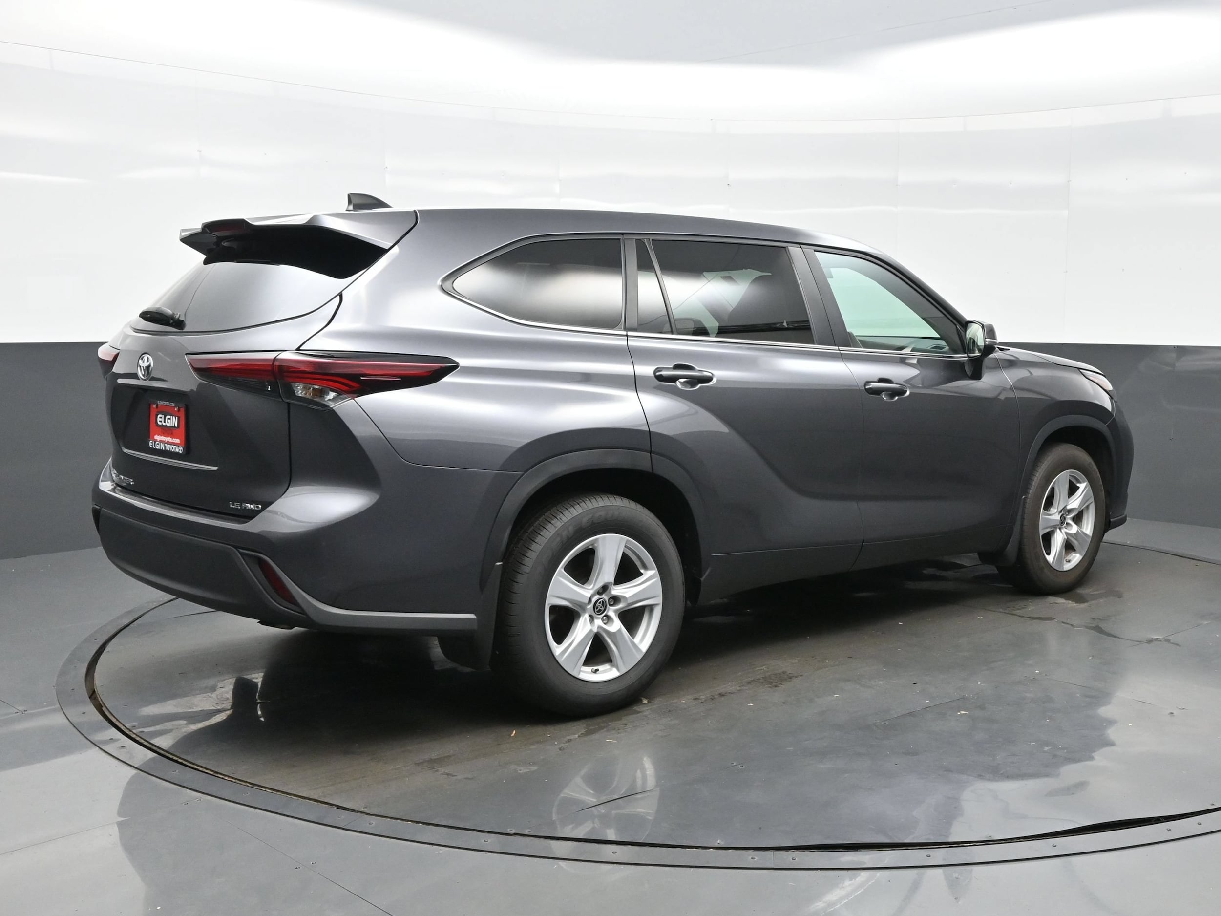 2024 Toyota Highlander LE - Photo 6