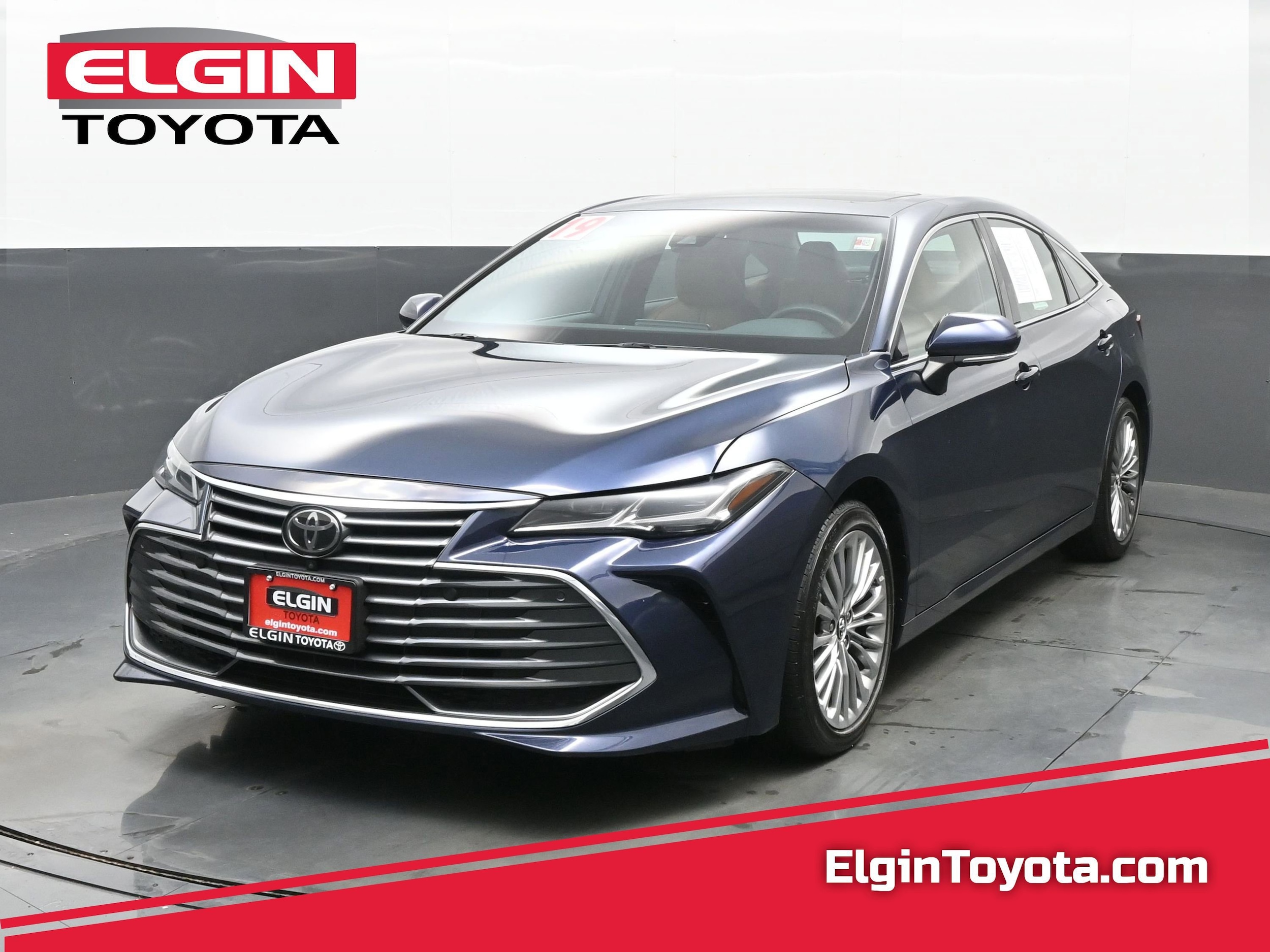 2019 Toyota Avalon Limited's photo