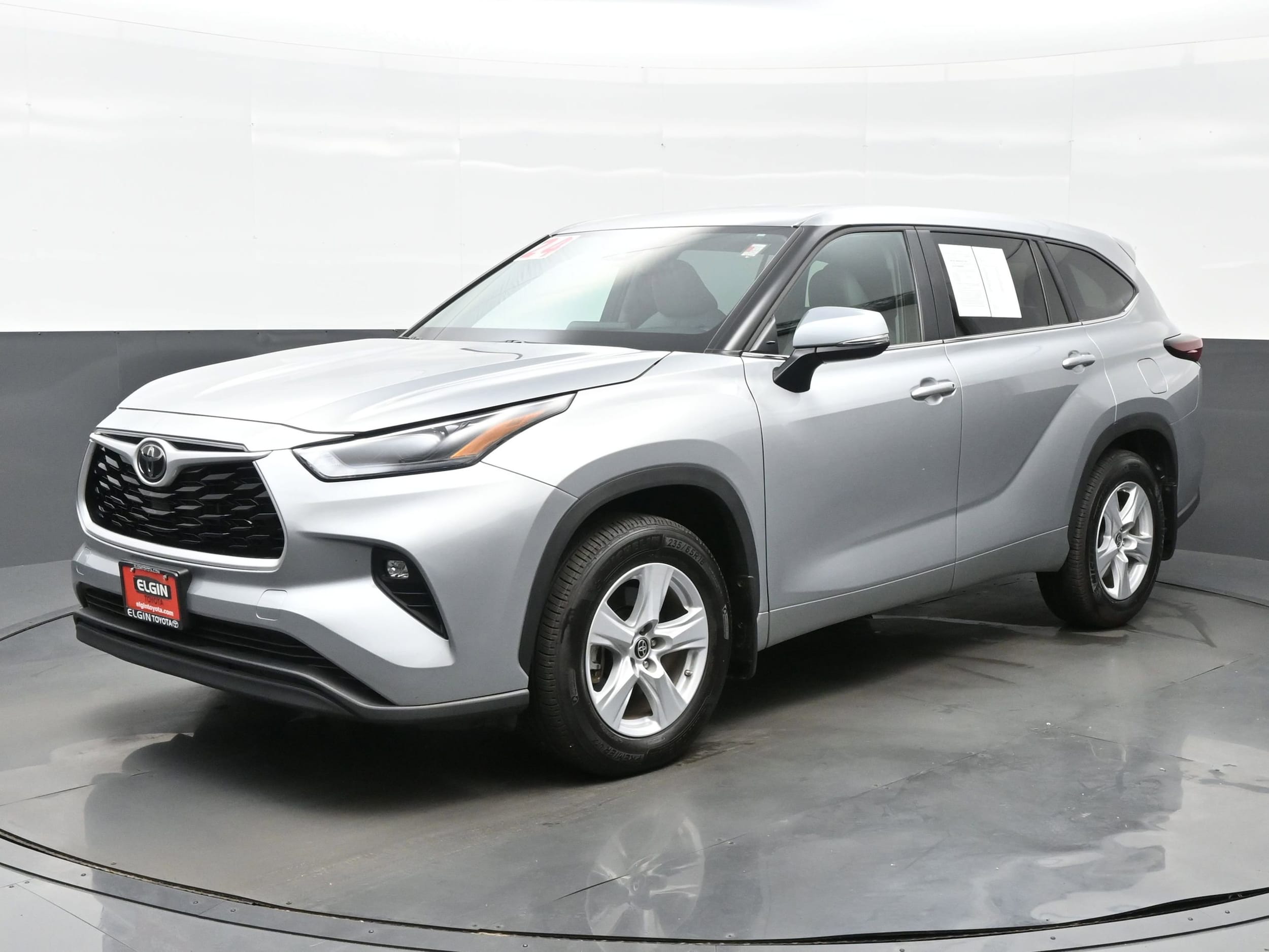 Used 2024 Toyota Highlander LE with VIN 5TDKDRBH4RS567925 for sale in Streamwood, IL