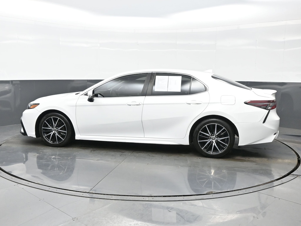 Used 2021 Toyota Camry SE Sedan
