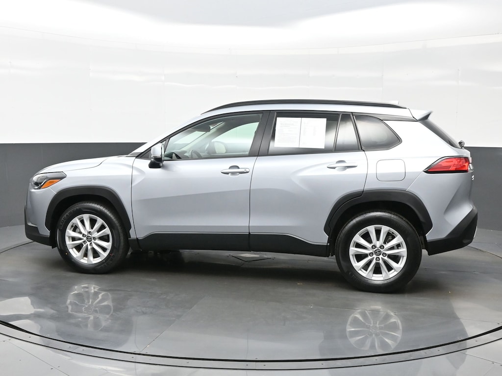 Used 2024 Toyota Corolla Cross LE SUV