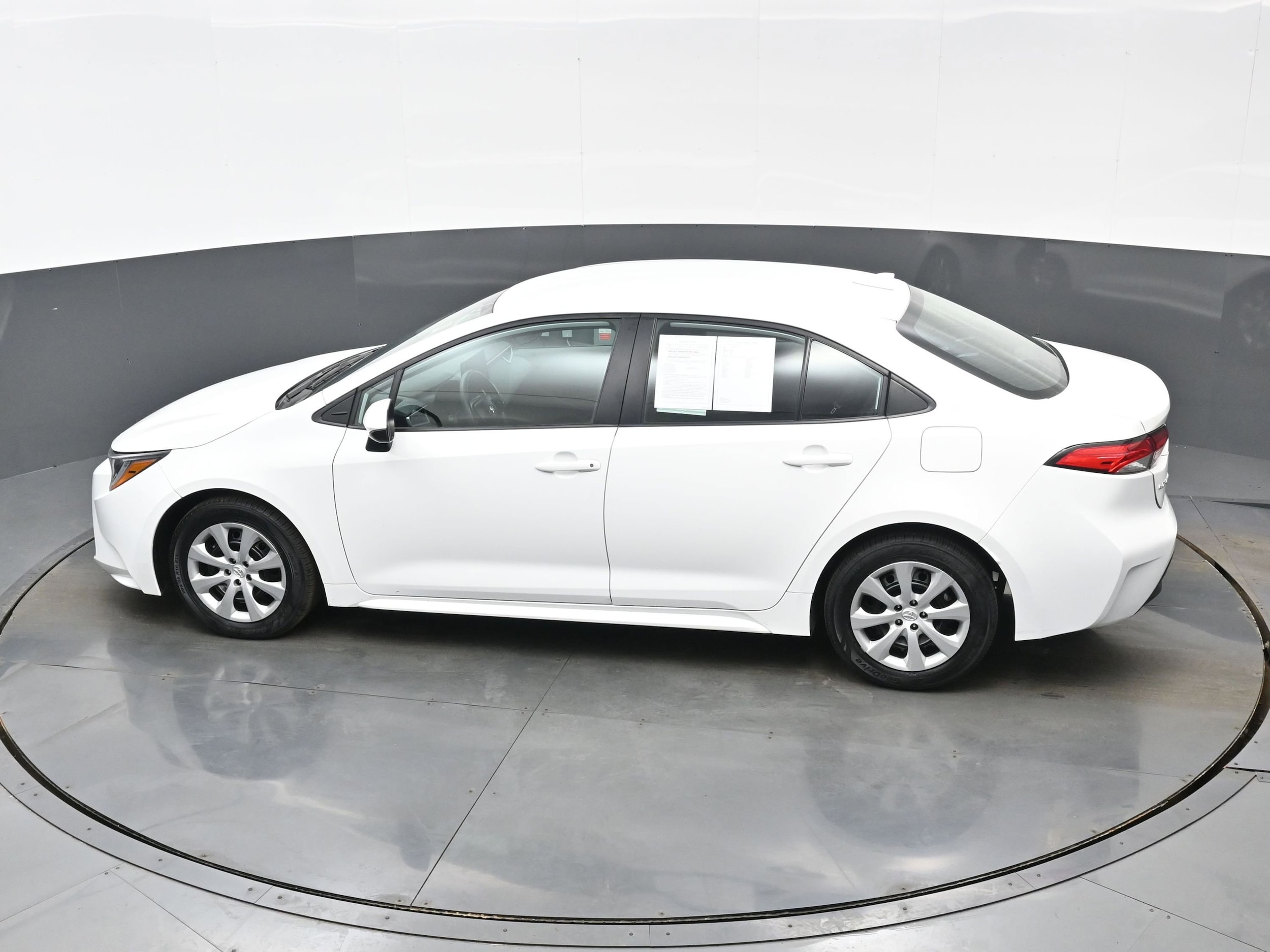 2024 Toyota Corolla LE - Photo 35