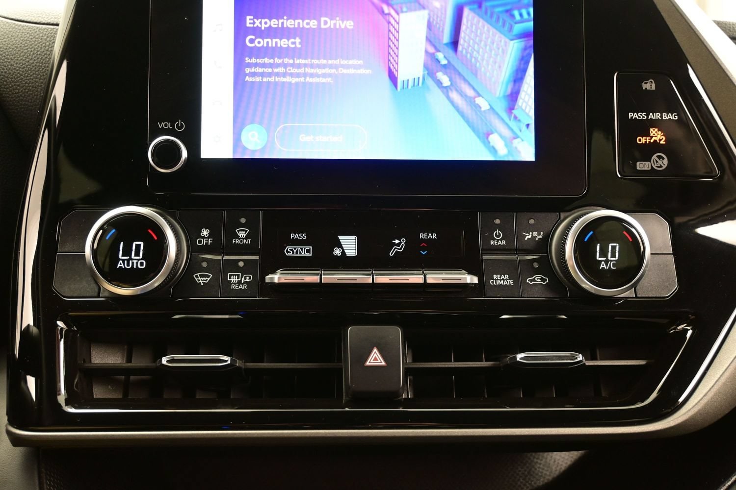 2024 Toyota Highlander LE - Photo 21