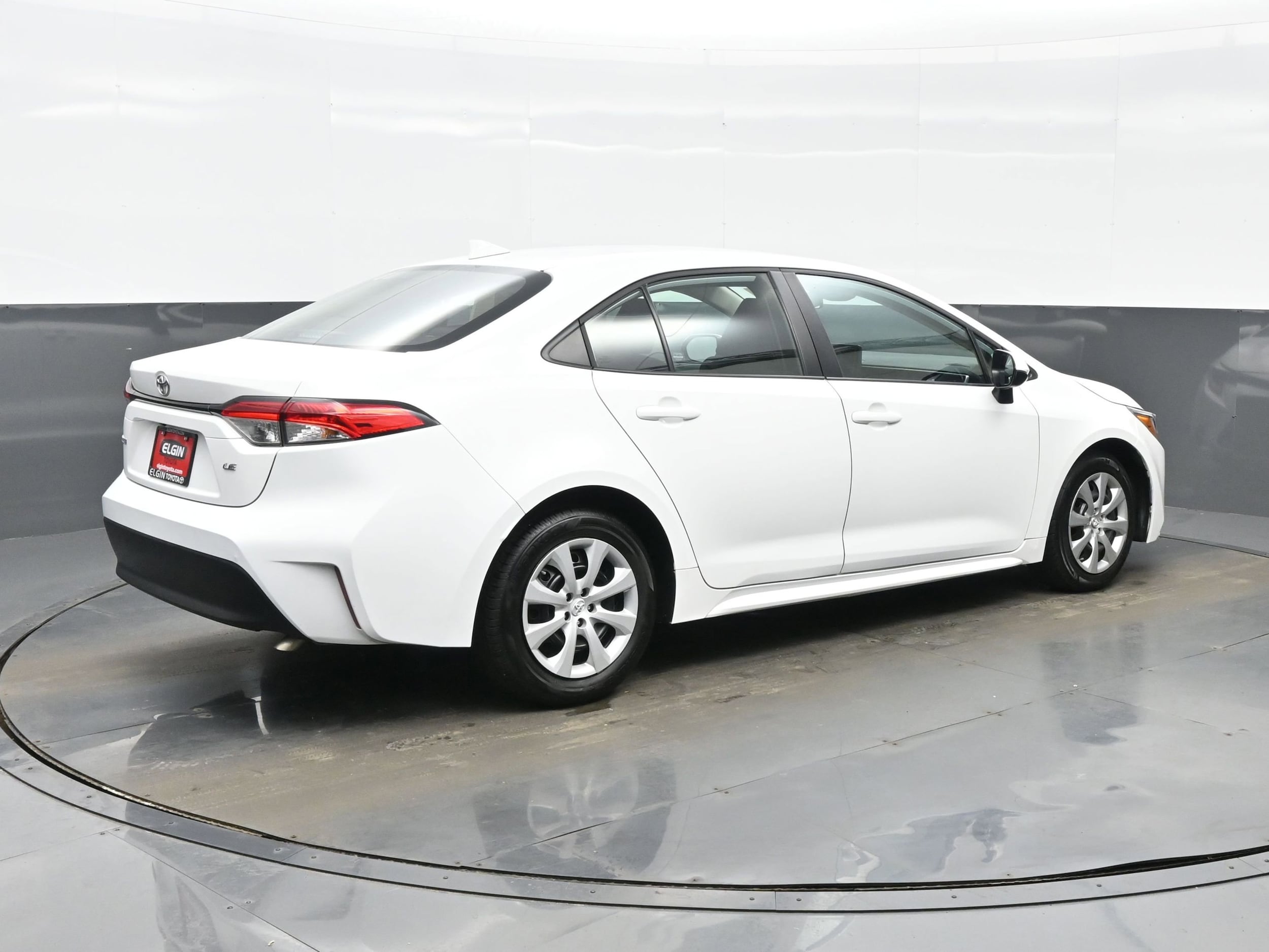 2025 Toyota Corolla LE - Photo 6