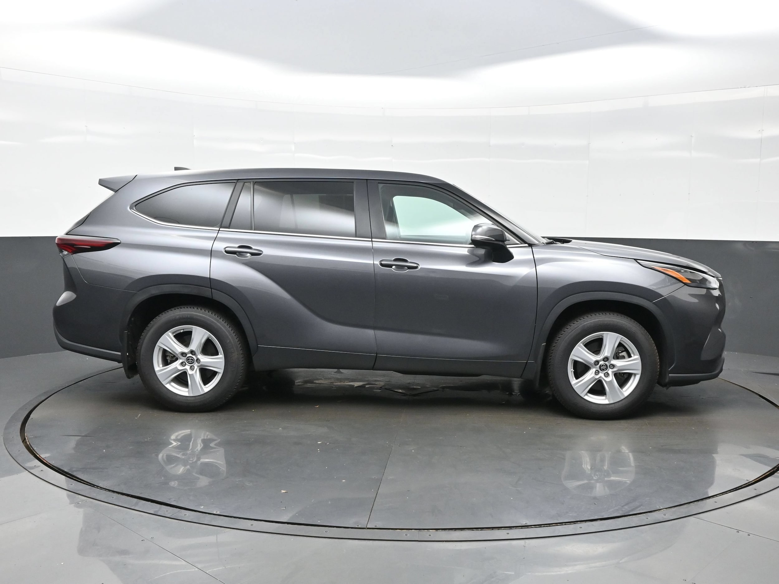 2024 Toyota Highlander LE - Photo 7