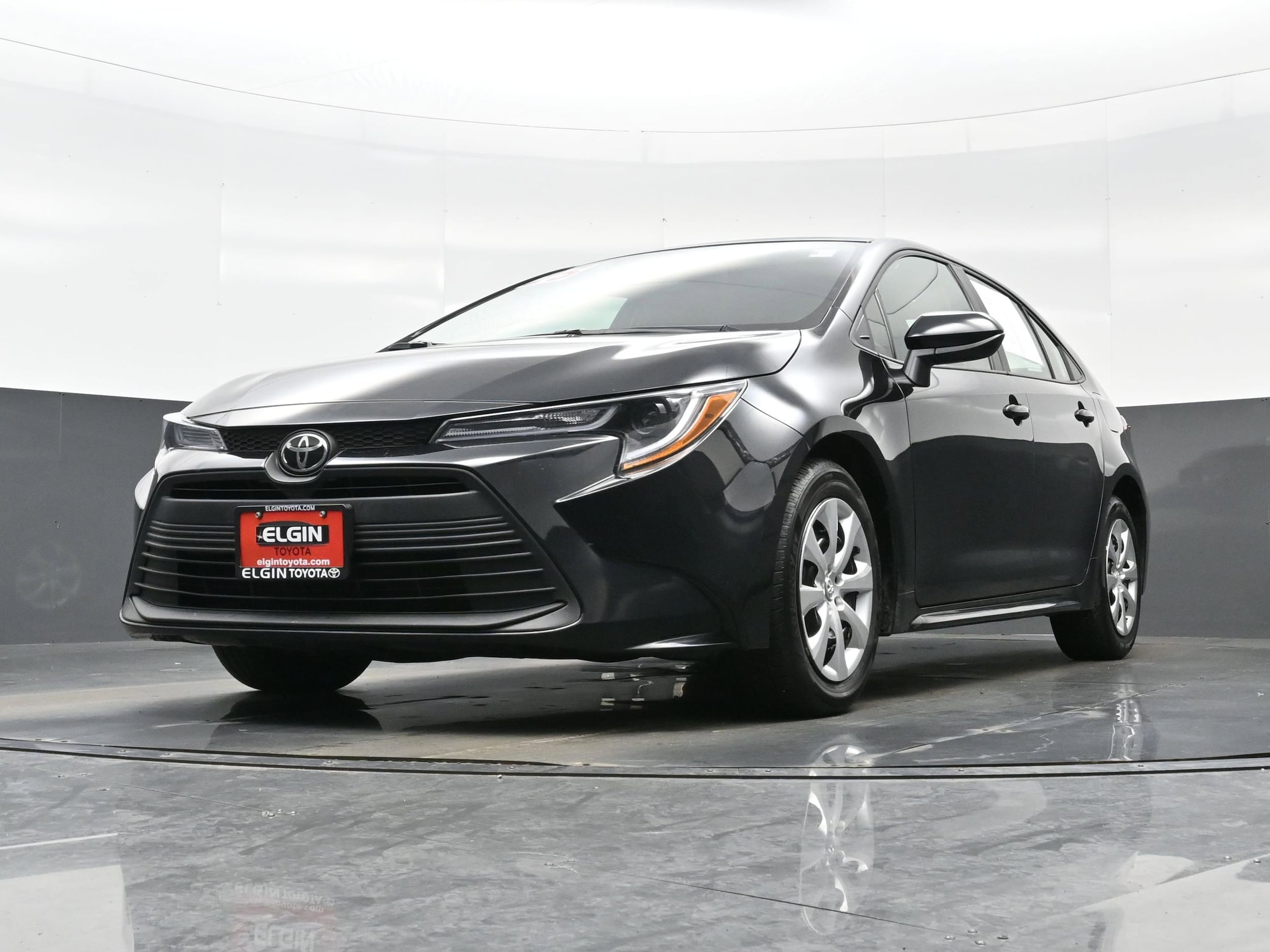 2025 Toyota Corolla LE - Photo 26