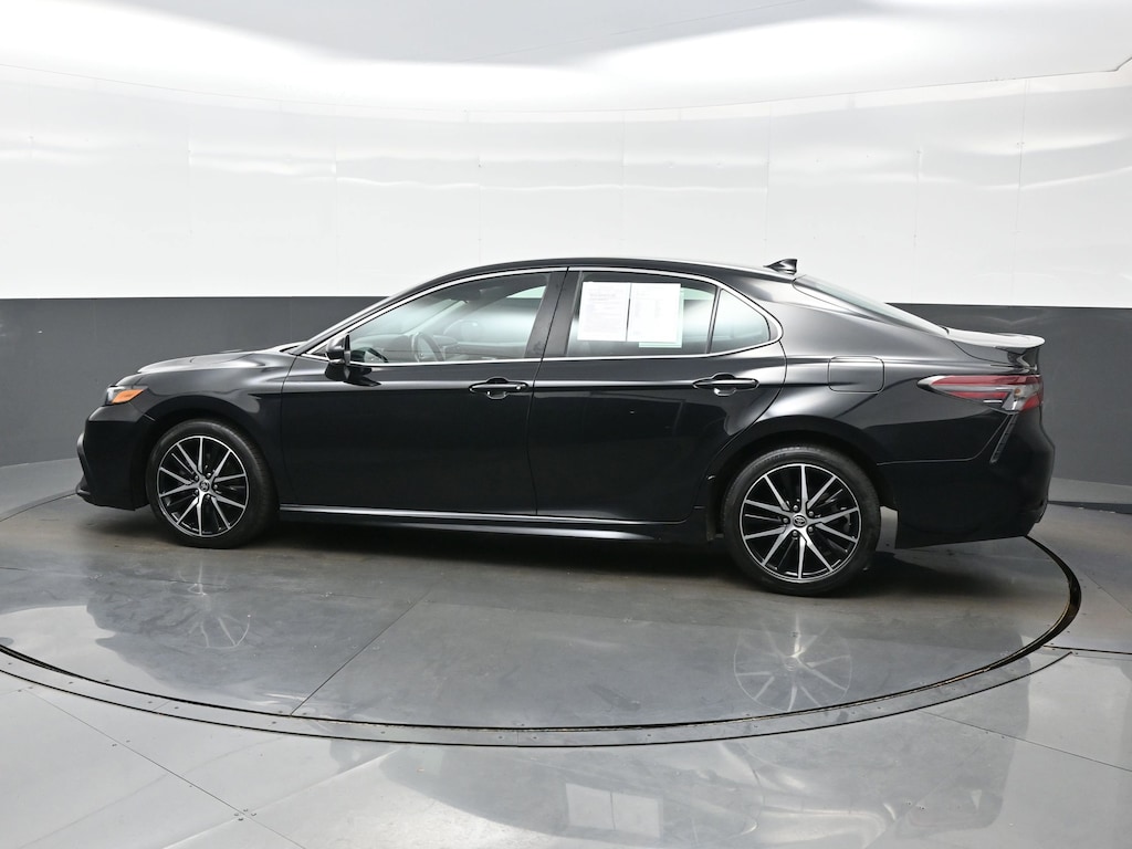 Used 2023 Toyota Camry SE Sedan