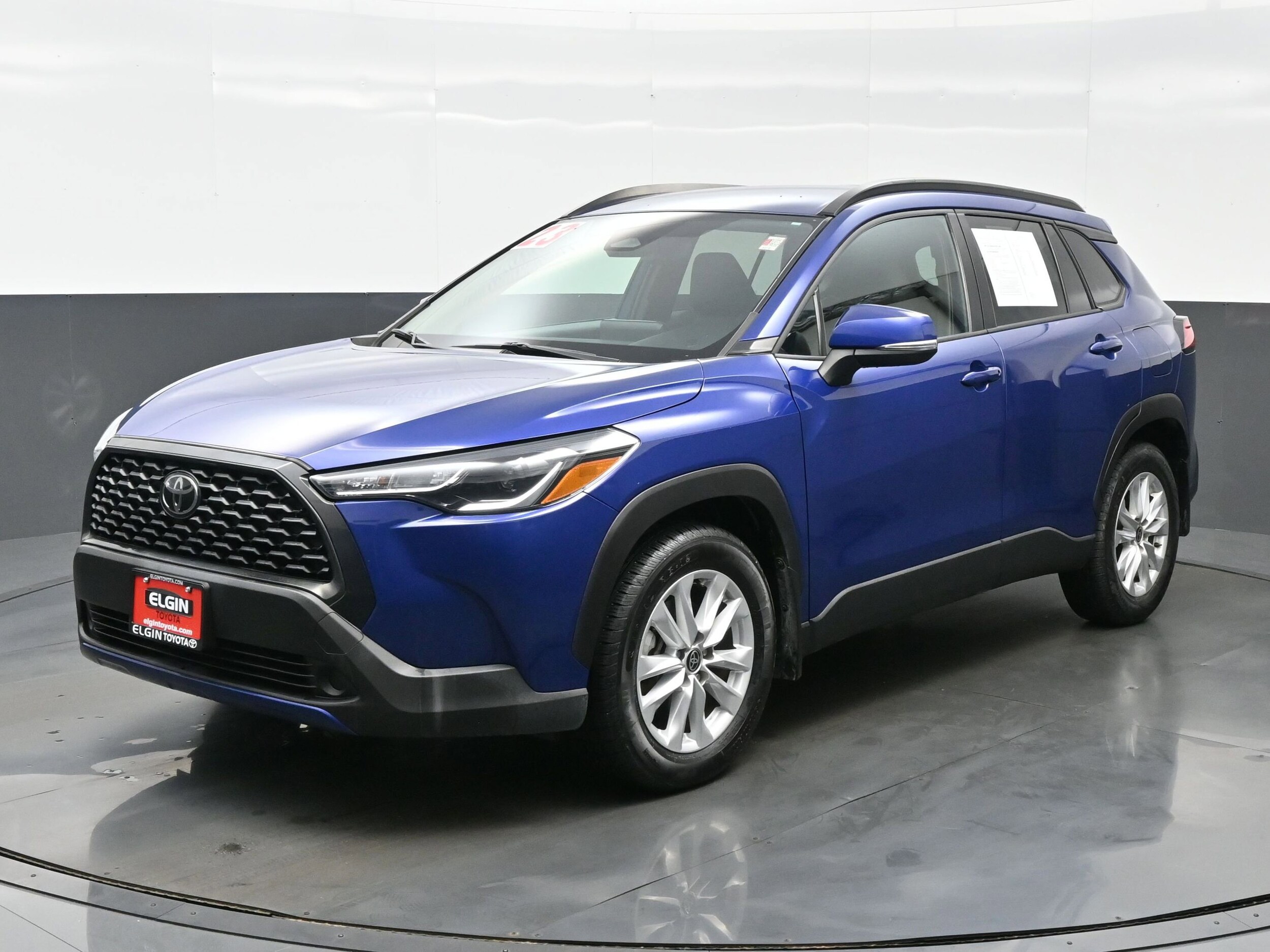 2023 Toyota Corolla Cross LE photo 2