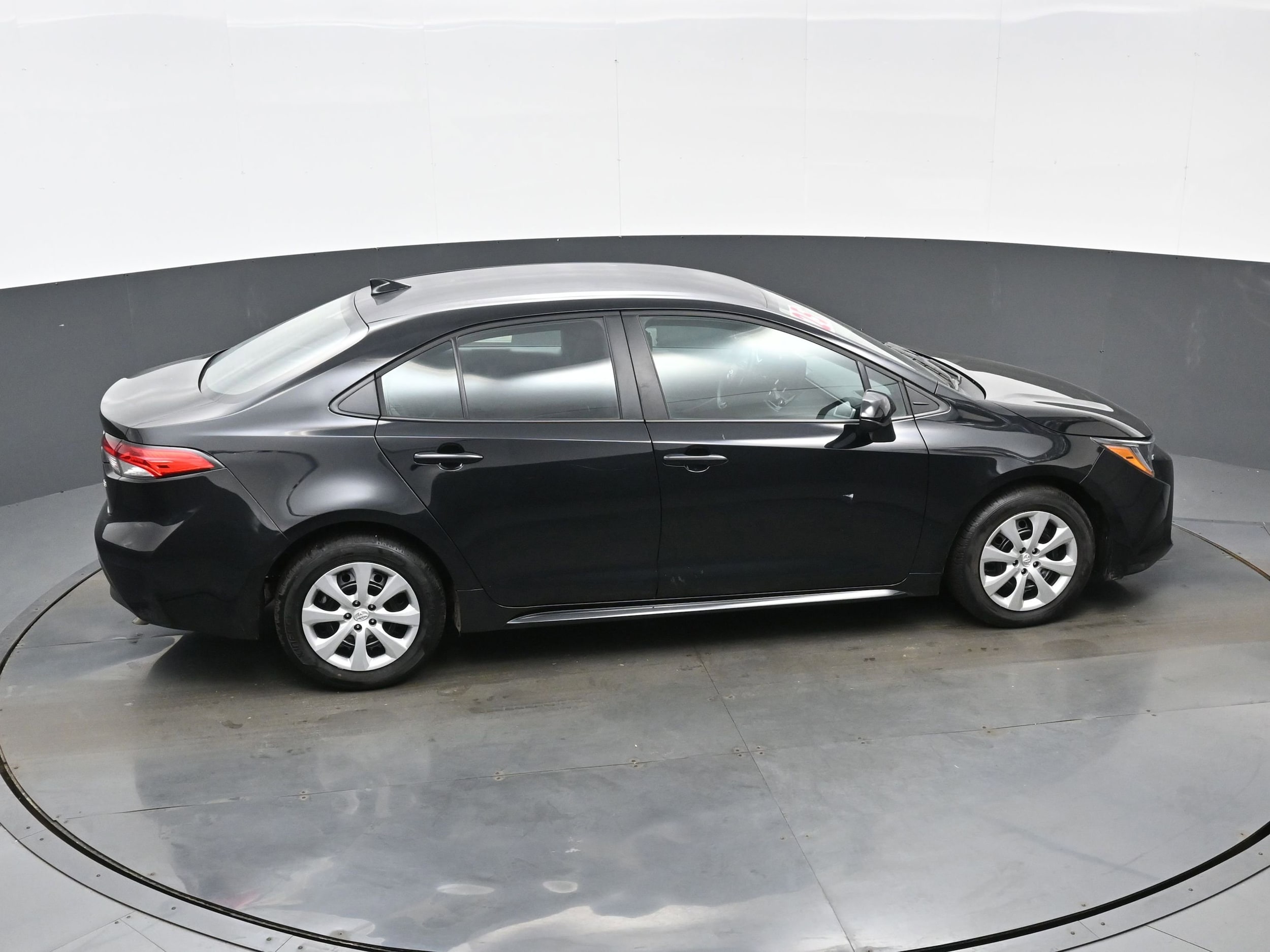 2025 Toyota Corolla LE - Photo 39