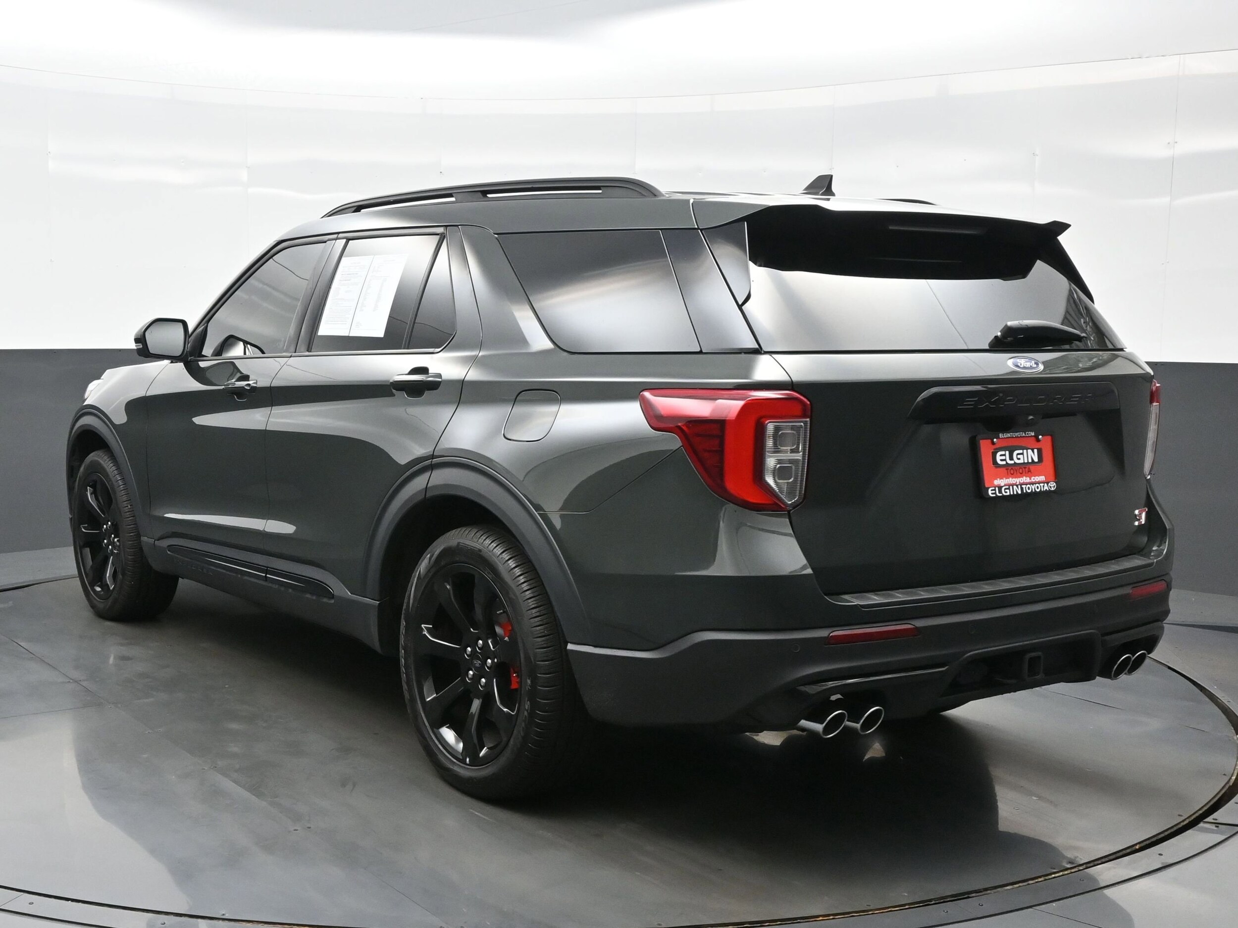 2023 Ford Explorer ST photo 4