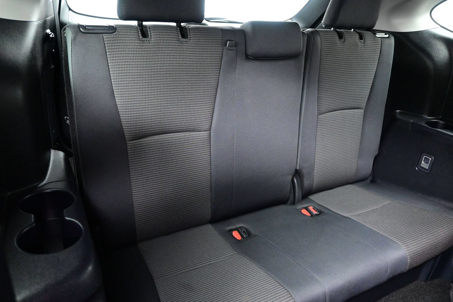 2024 Toyota Highlander LE - Photo 17