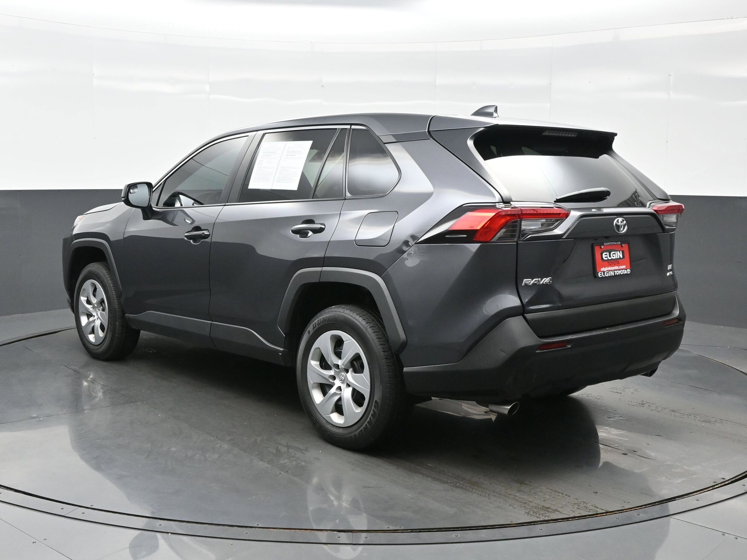 2022 Toyota RAV4 LE photo 2