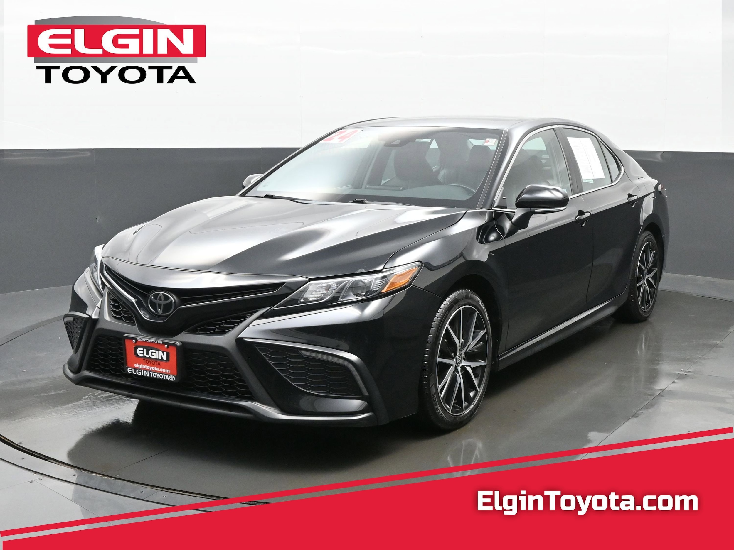 2024 Toyota Camry SE's photo