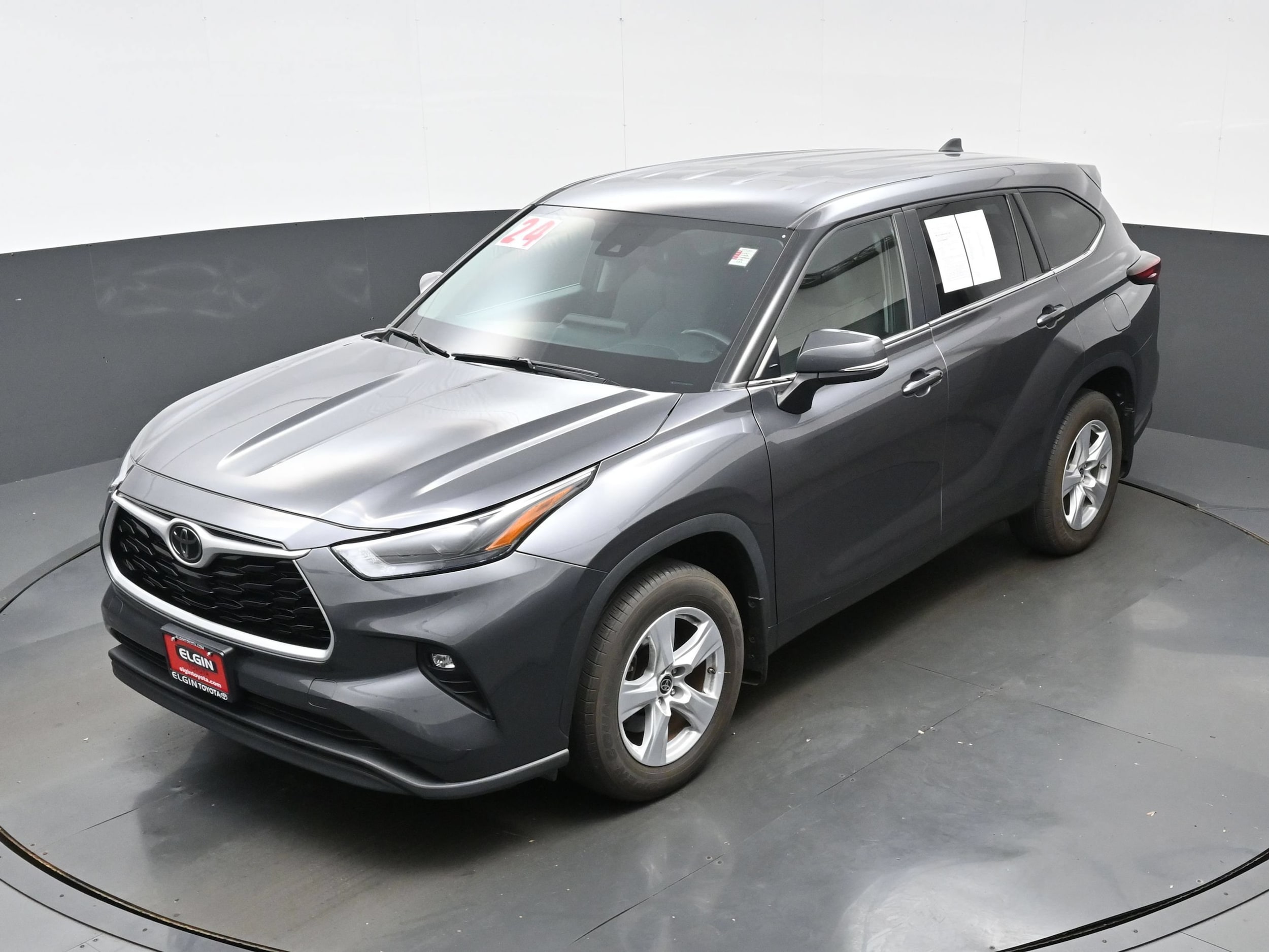 2024 Toyota Highlander LE - Photo 37